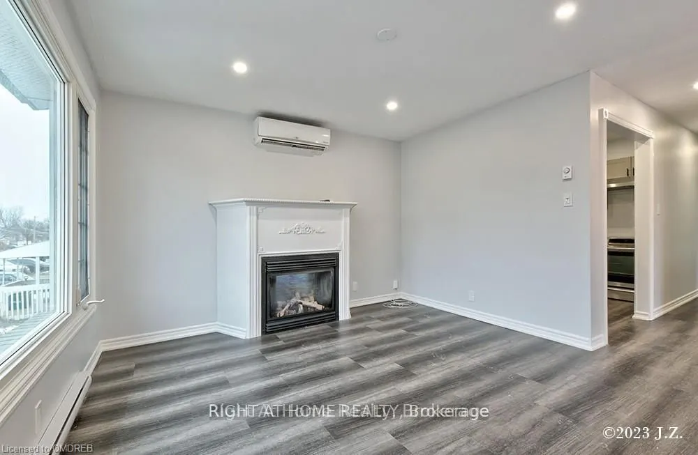 839 Mountain Ash Road W