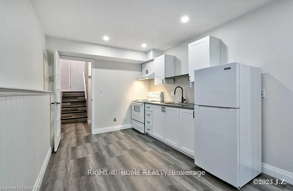 839 Mountain Ash Road W