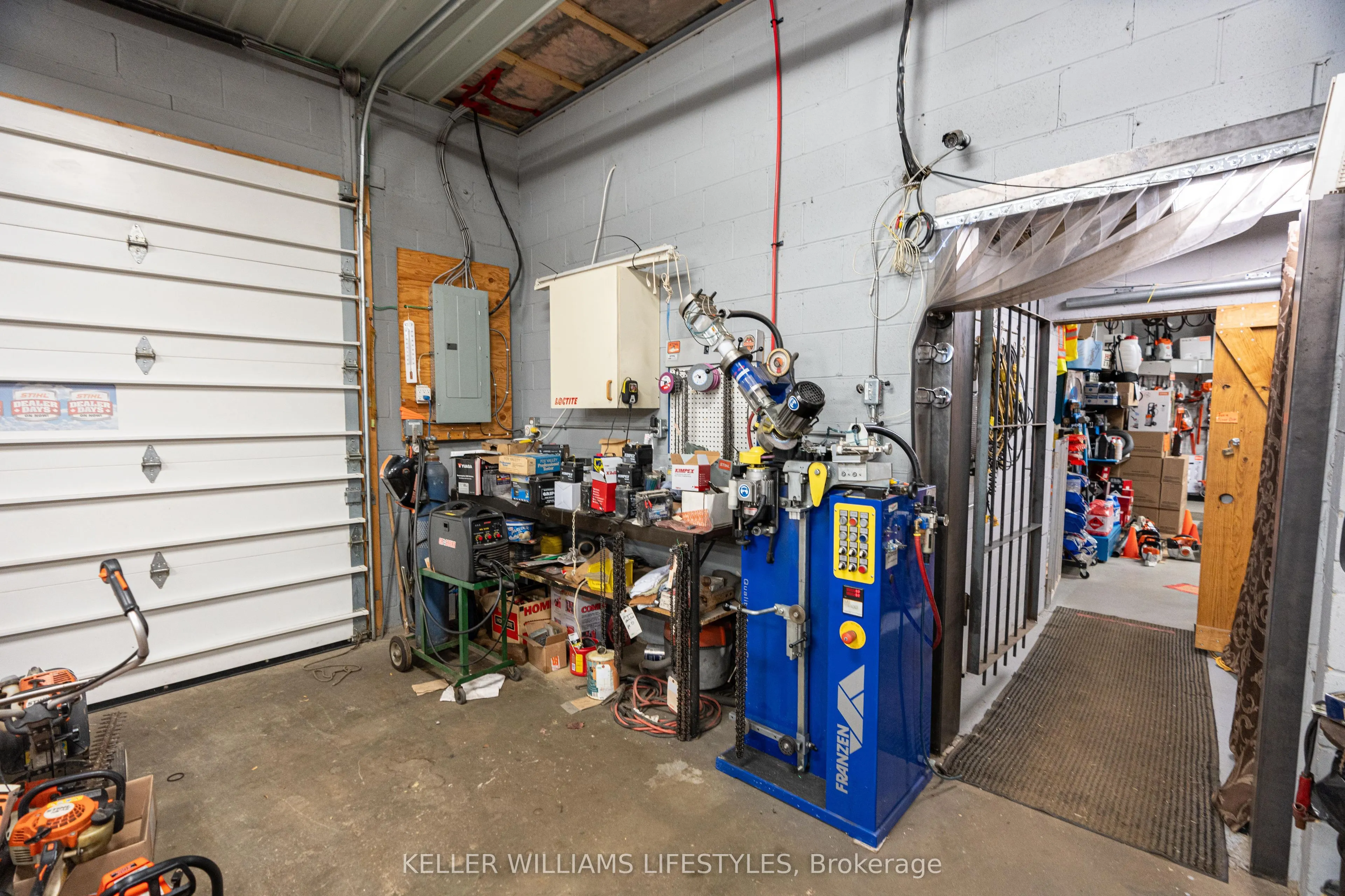 281 Metcalfe Street W