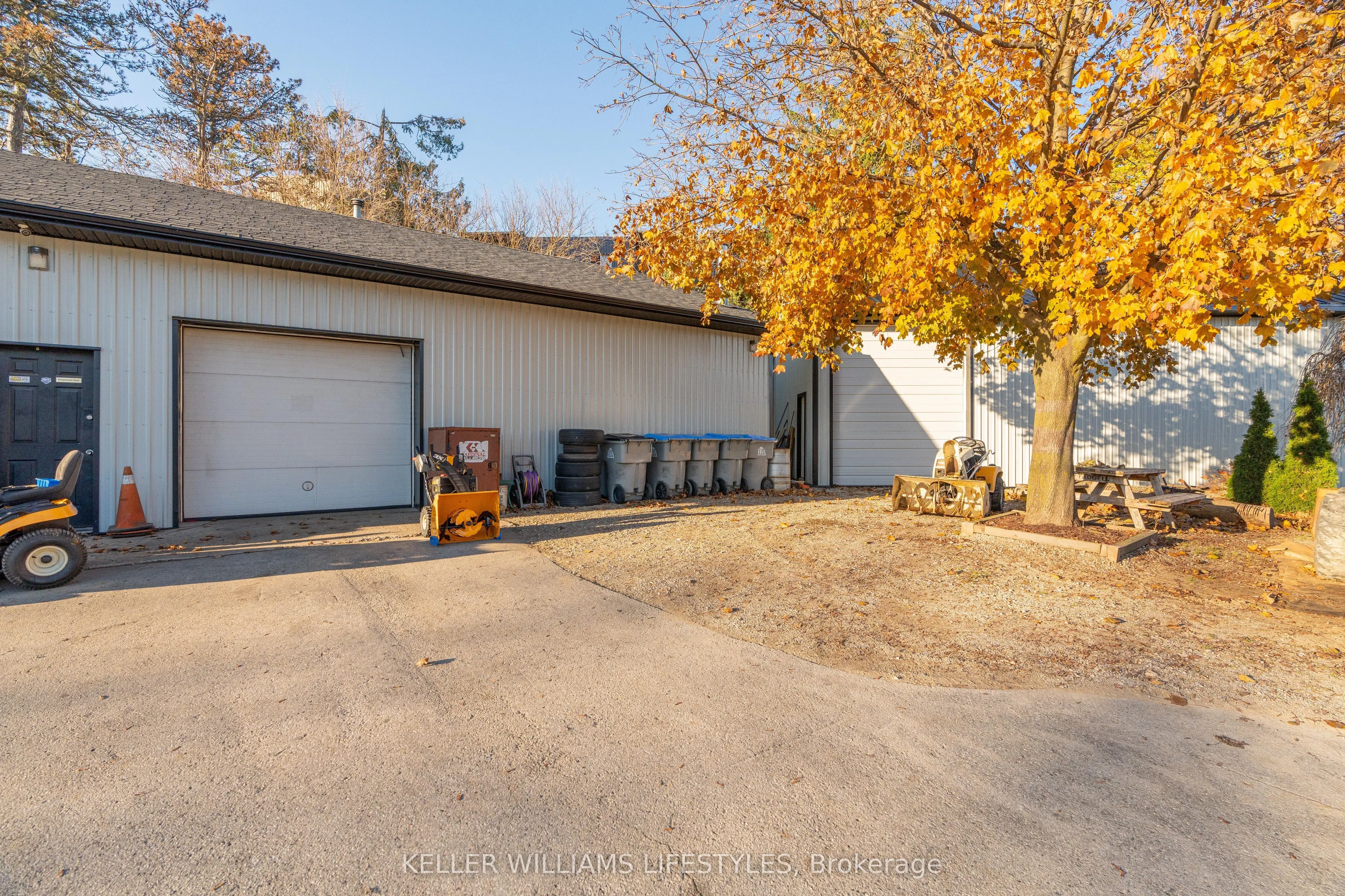 281 Metcalfe Street W