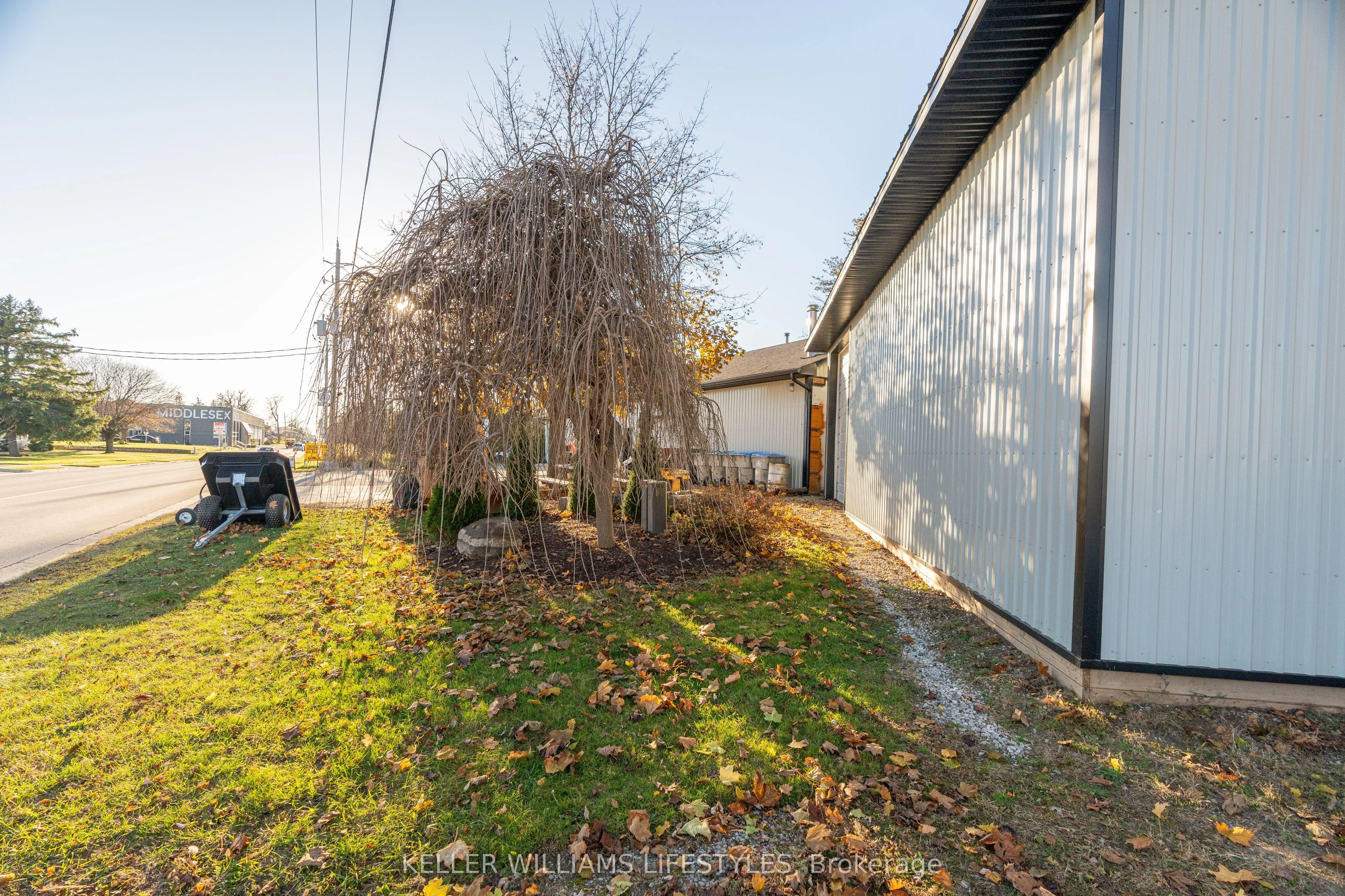 281 Metcalfe Street W