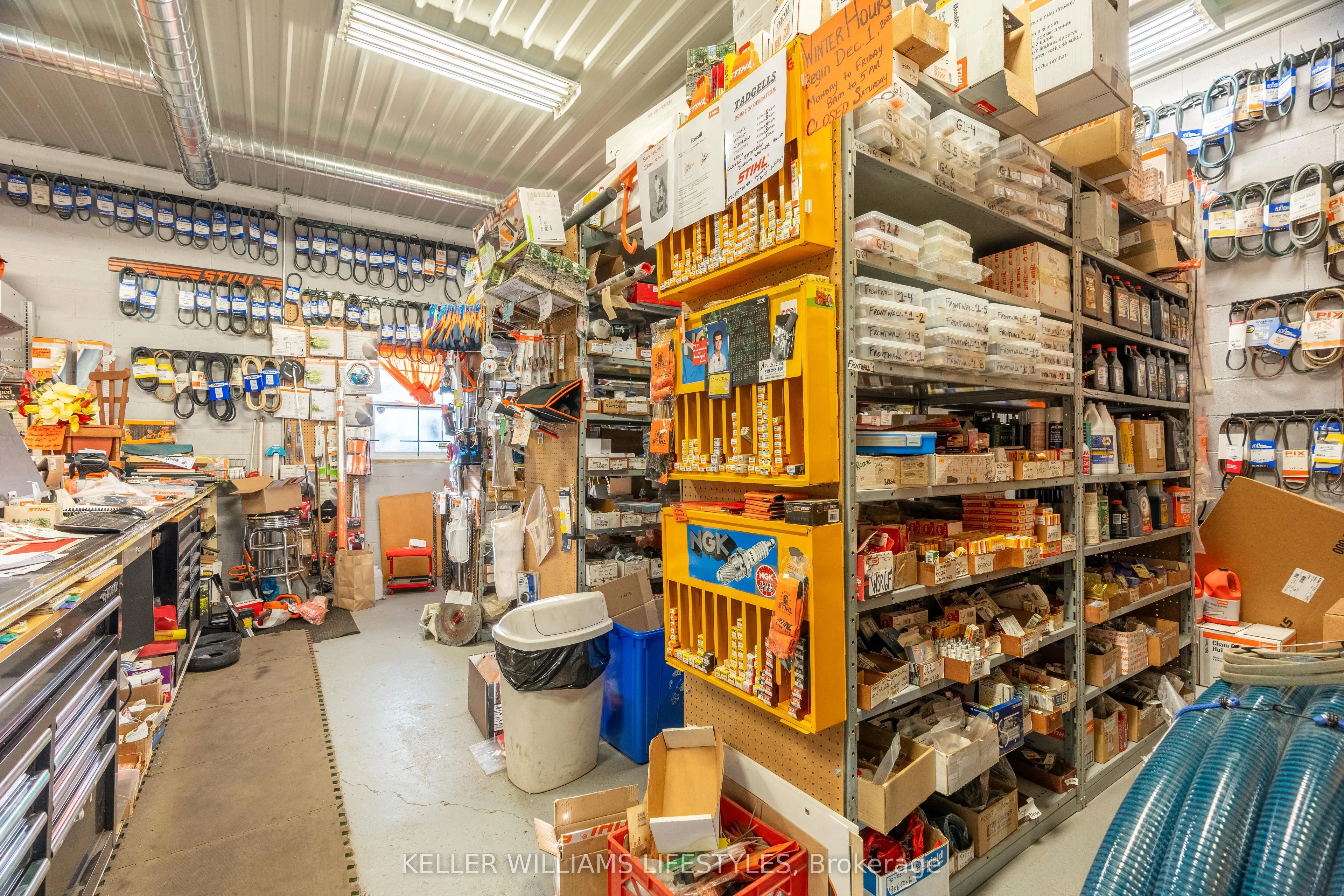 281 Metcalfe Street W