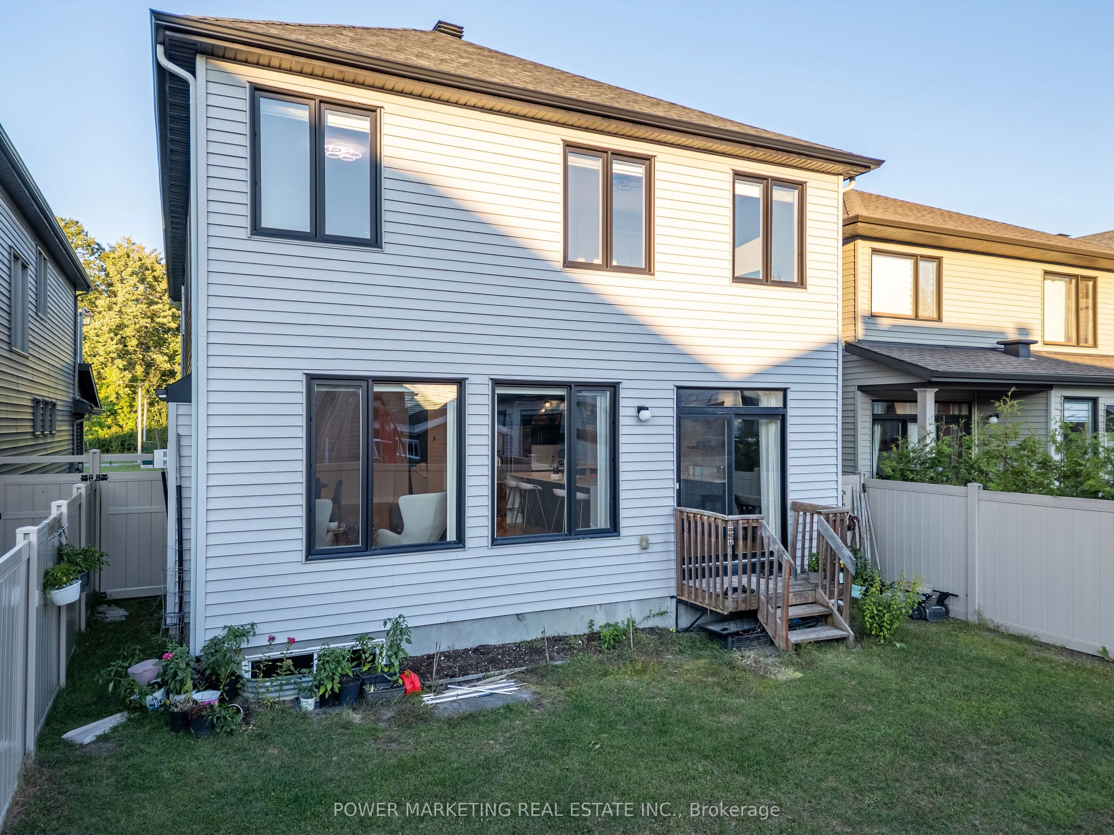 537 Compass Street