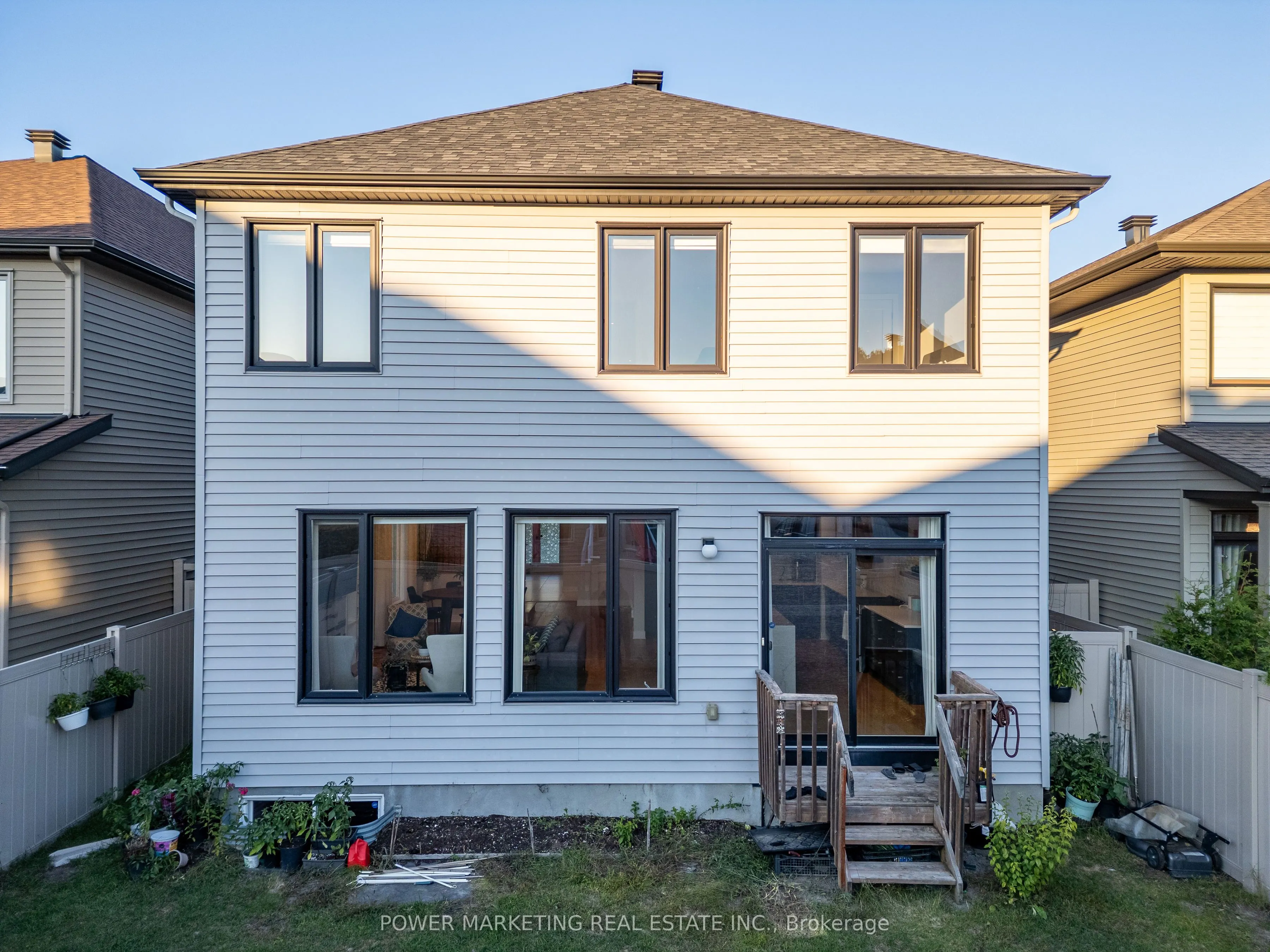 537 Compass Street
