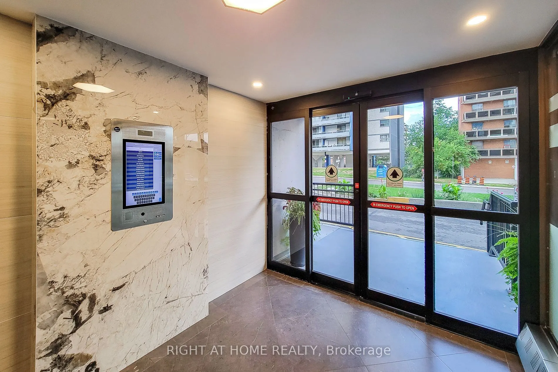 150 Charlton Avenue E, #601