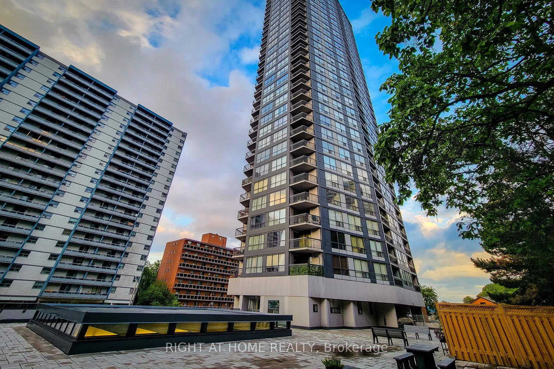 150 Charlton Avenue E, #601