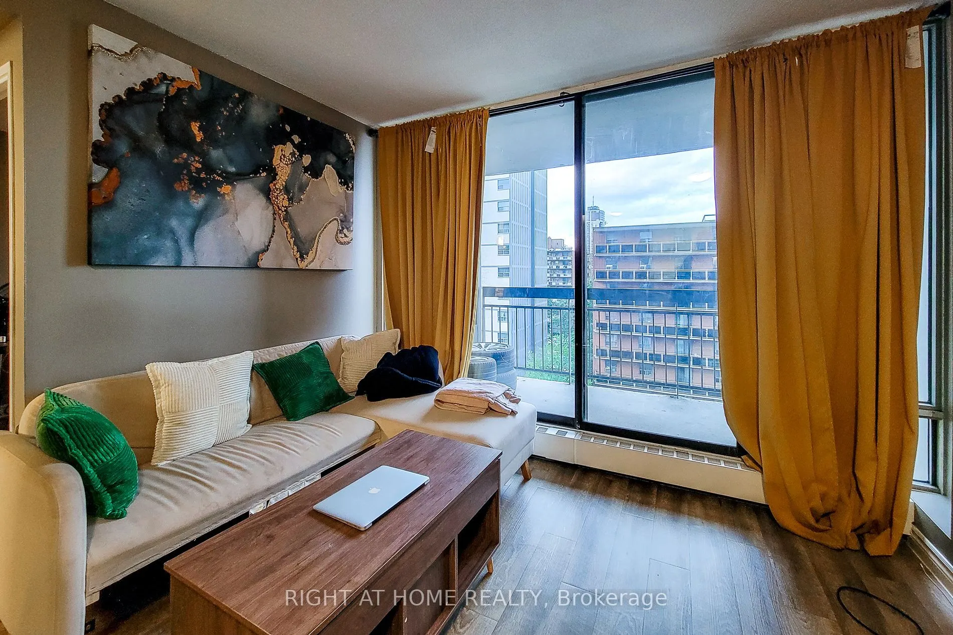 150 Charlton Avenue E, #601