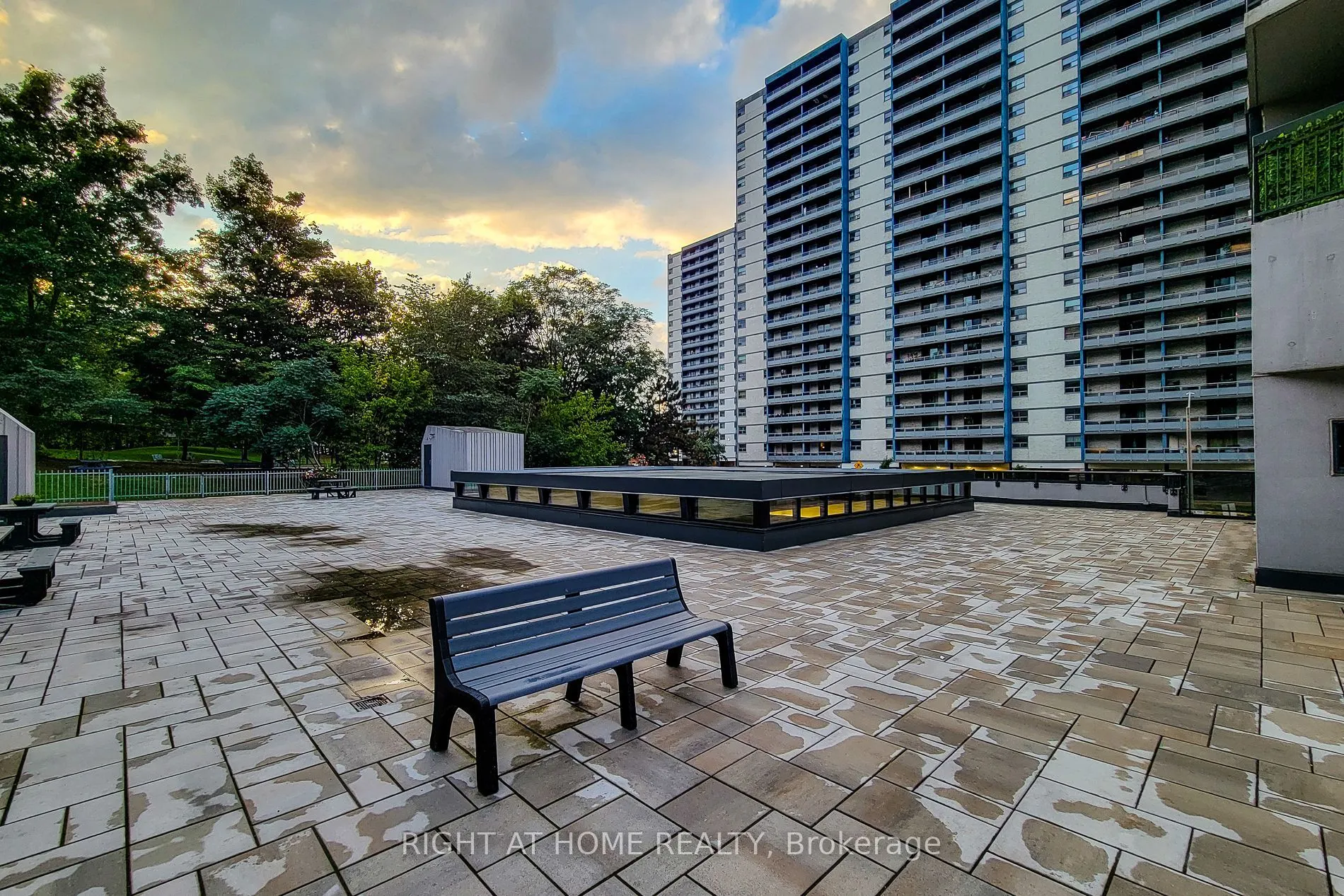 150 Charlton Avenue E, #601