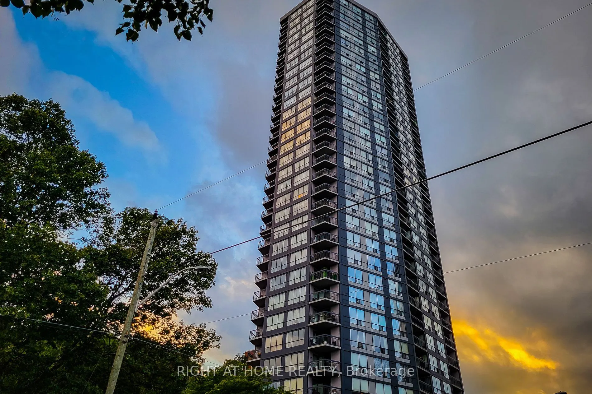 150 Charlton Avenue E, #601