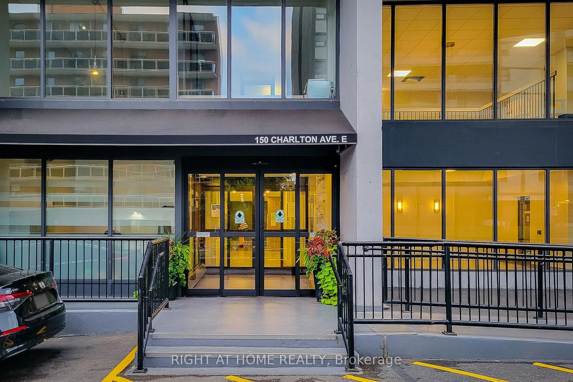 150 Charlton Avenue E, #601
