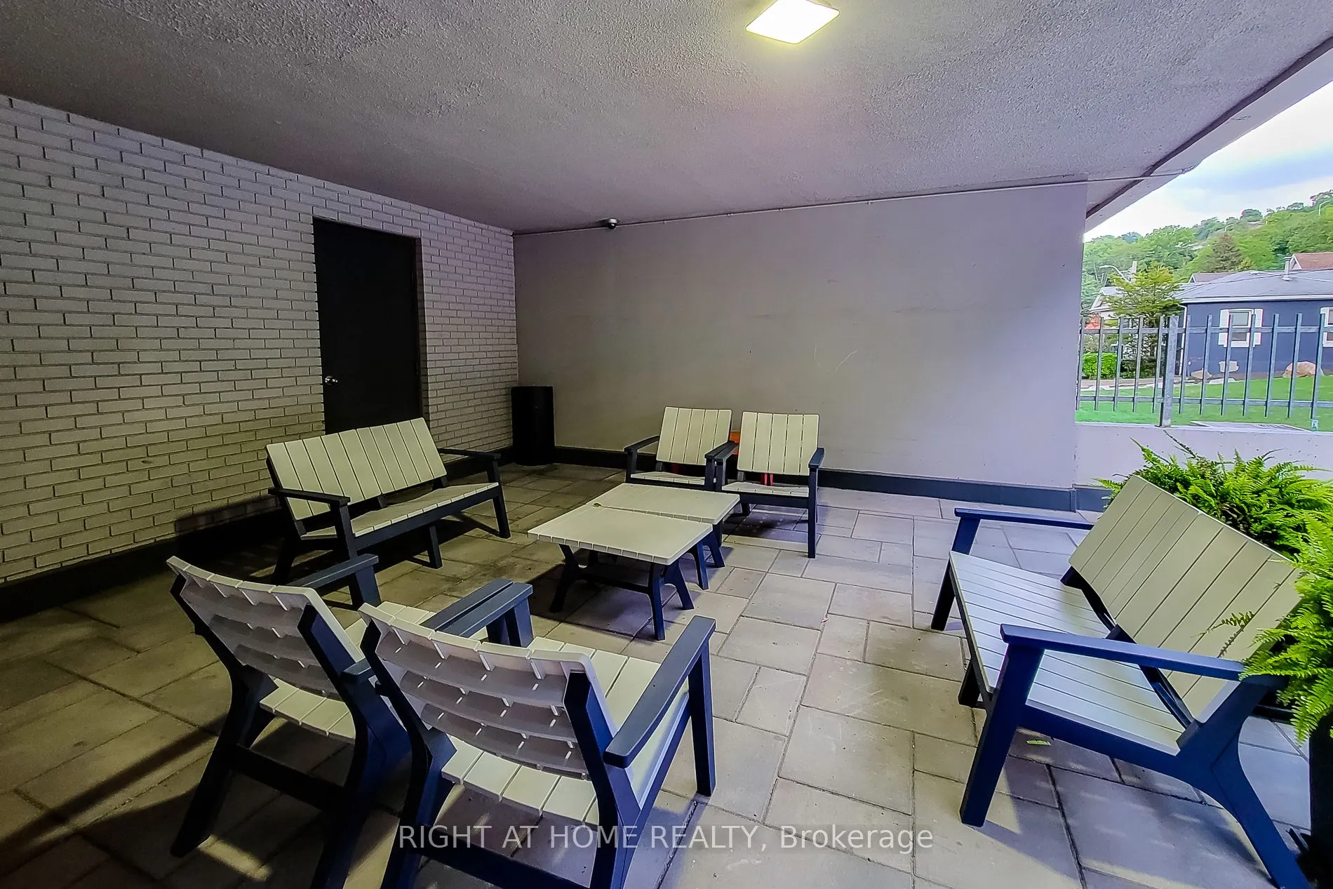 150 Charlton Avenue E, #601