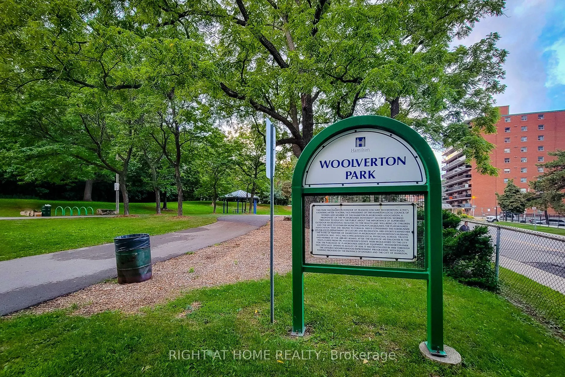 150 Charlton Avenue E, #601