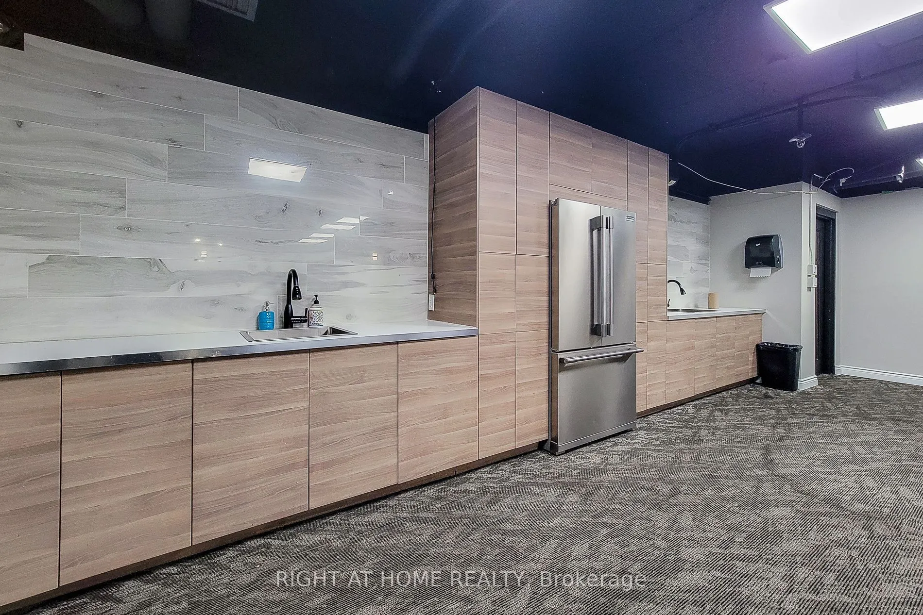 150 Charlton Avenue E, #601