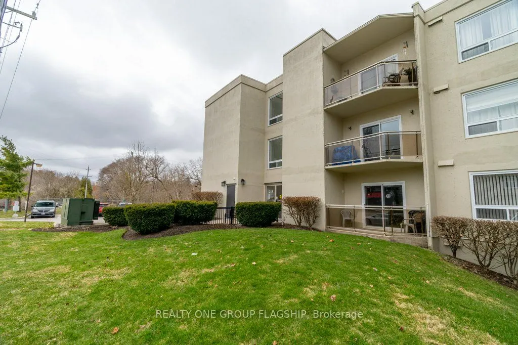 245 queen Street W, #202