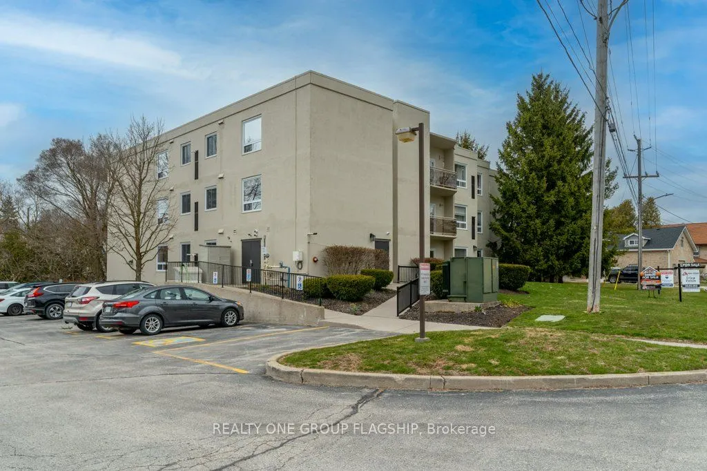 245 queen Street W, #202