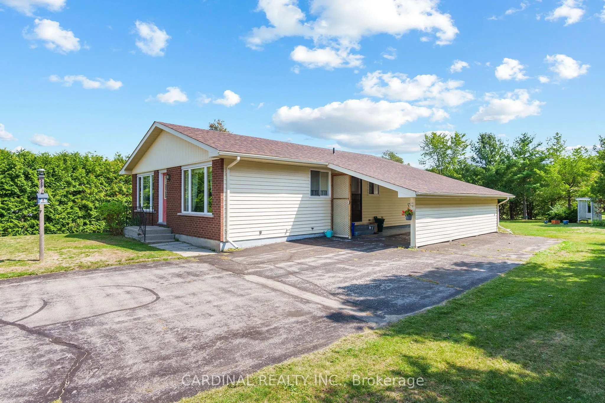2574 Van Luven Road