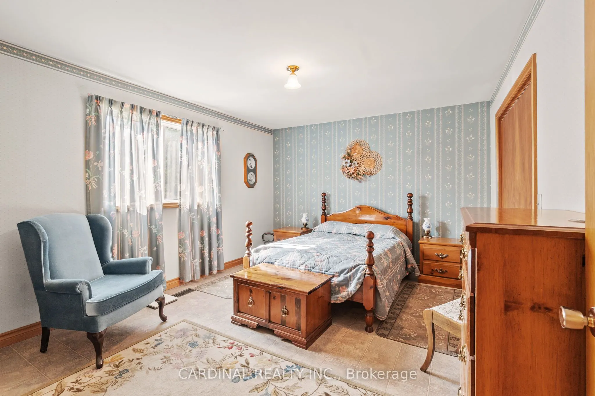 2574 Van Luven Road