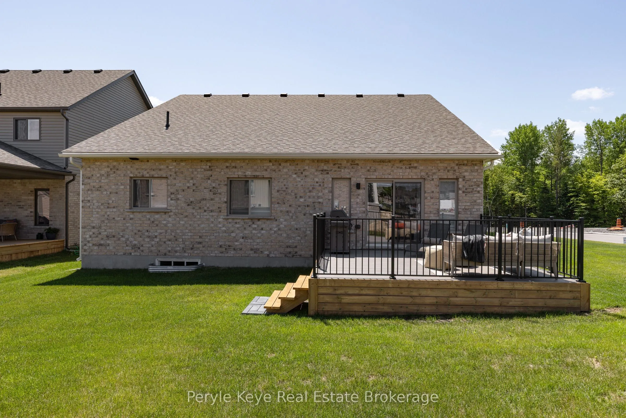 14 Charles Morley Boulevard