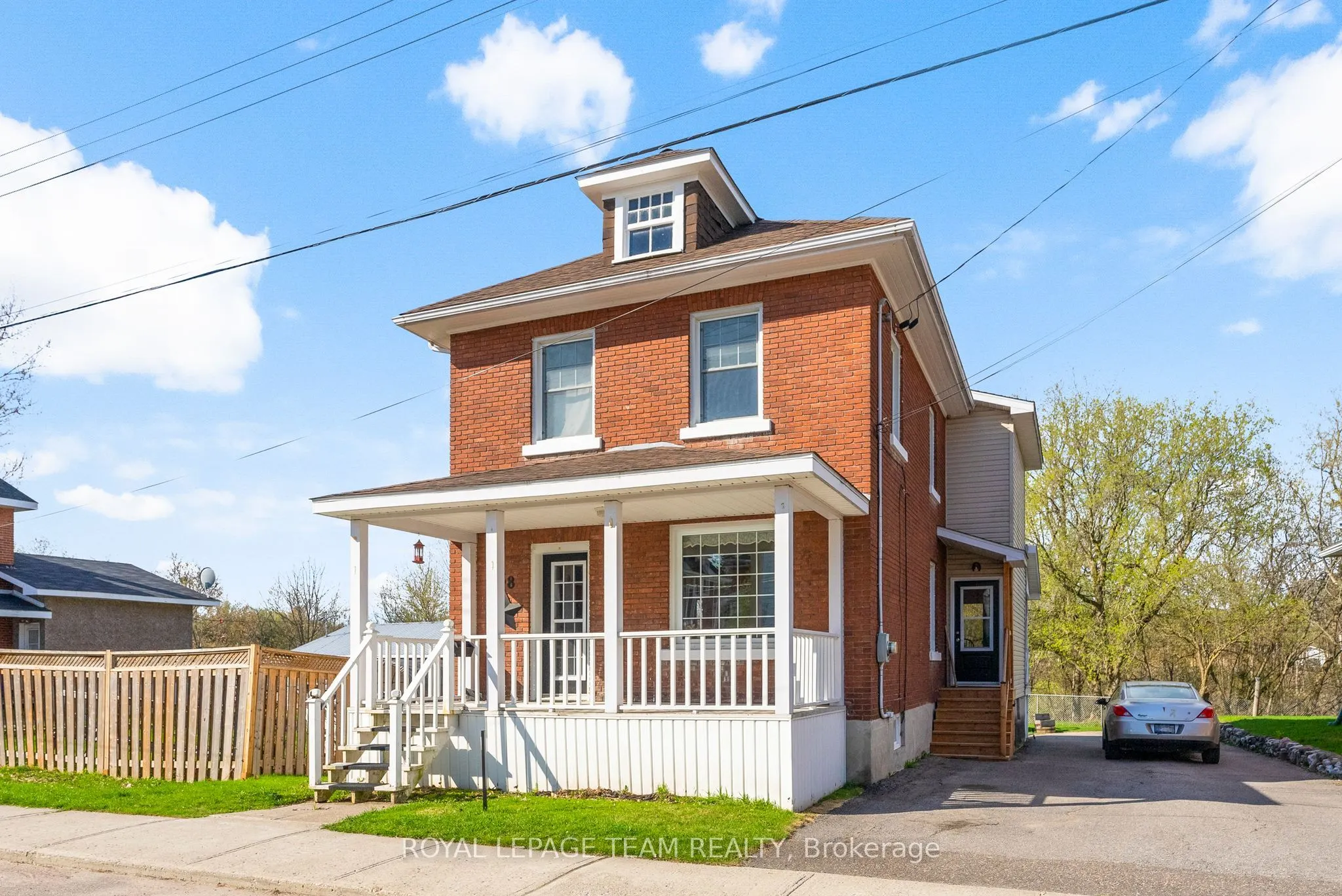 28 Bank Street N