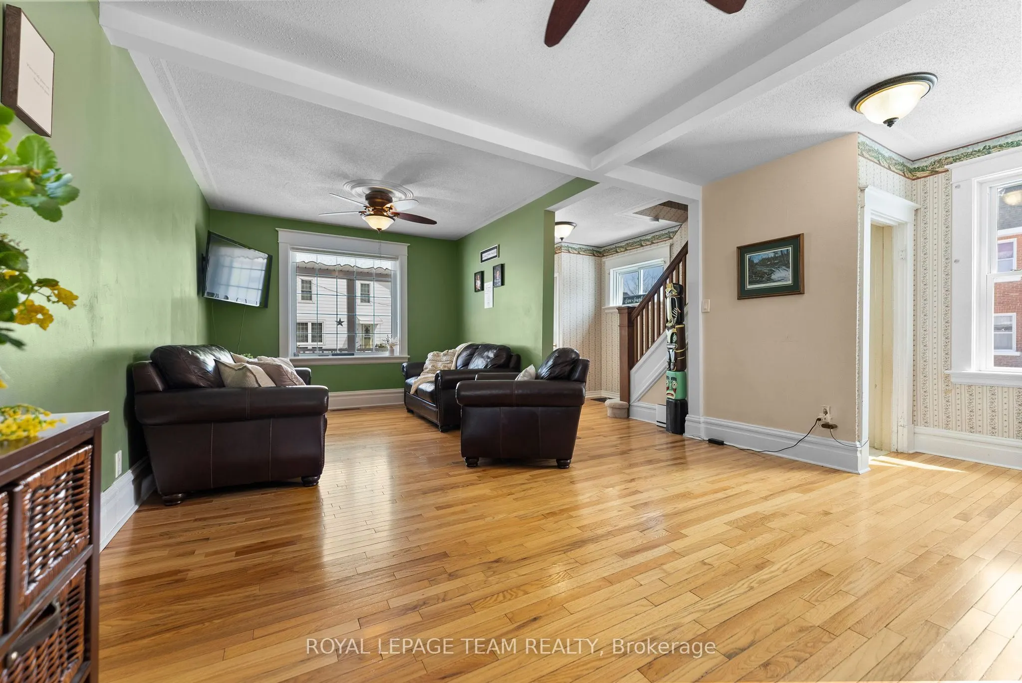28 Bank Street N