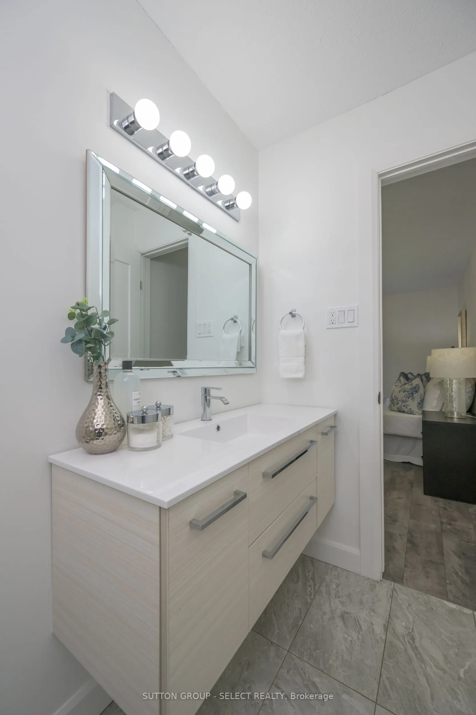 522 CRANBROOK Road, #5