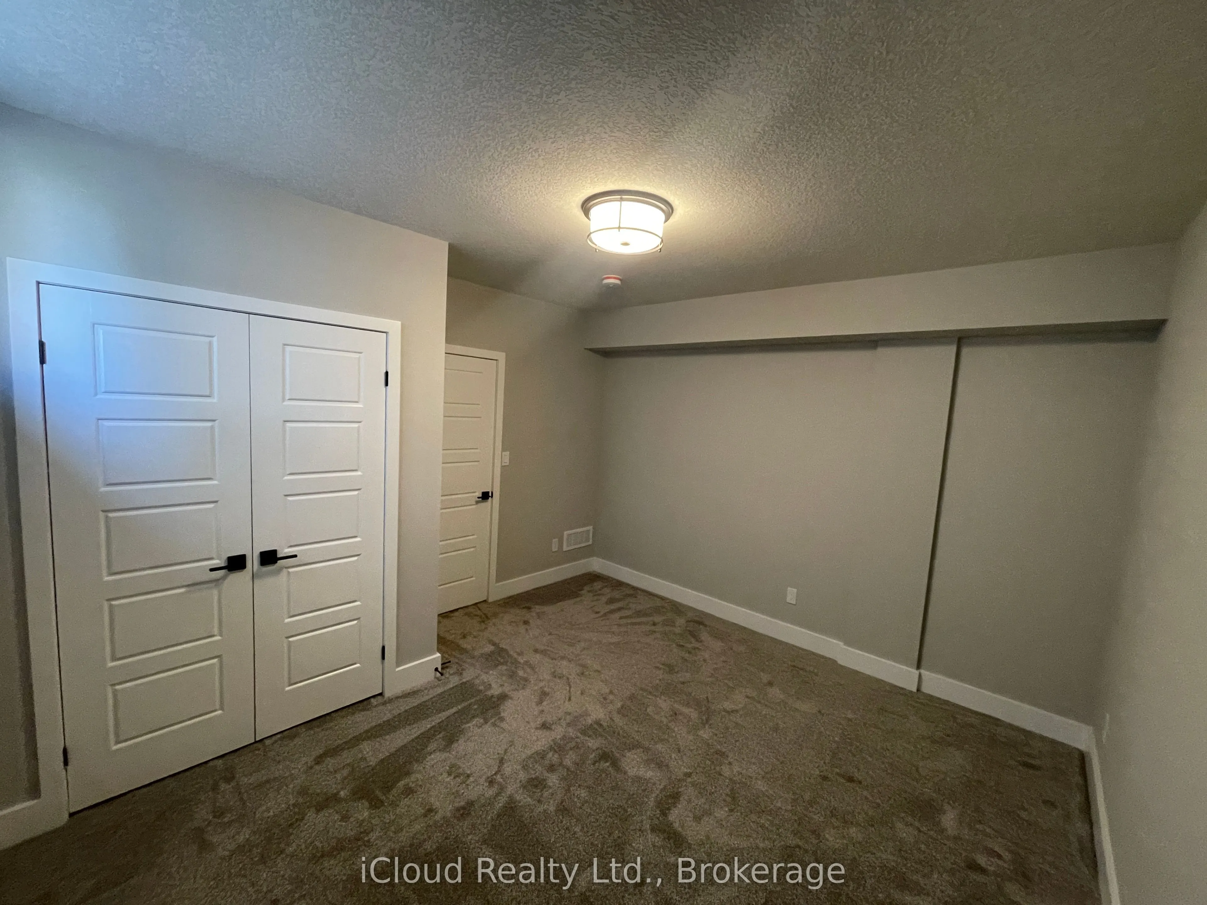 27 Hollybrook Trail, #Lower
