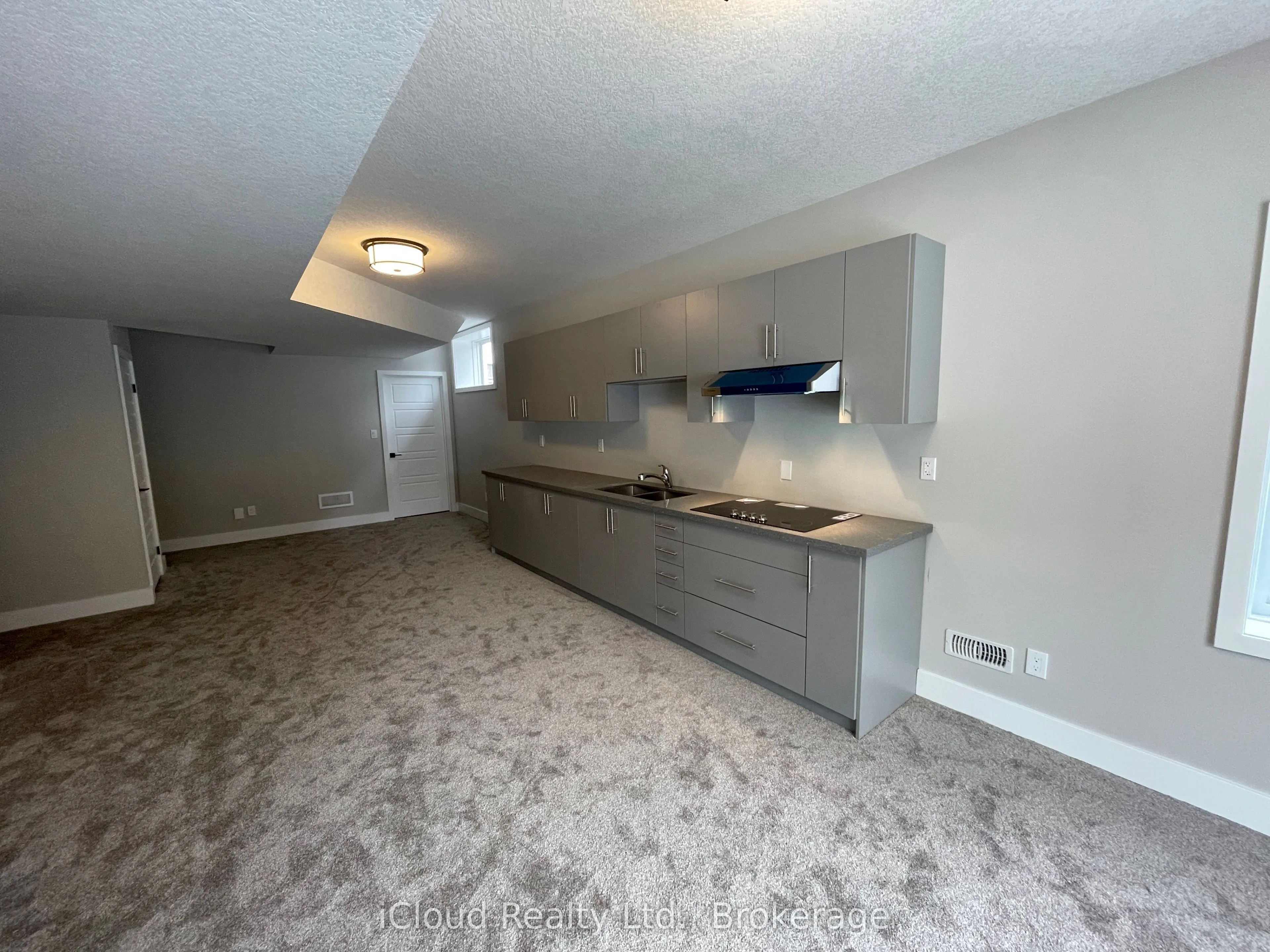 27 Hollybrook Trail, #Lower