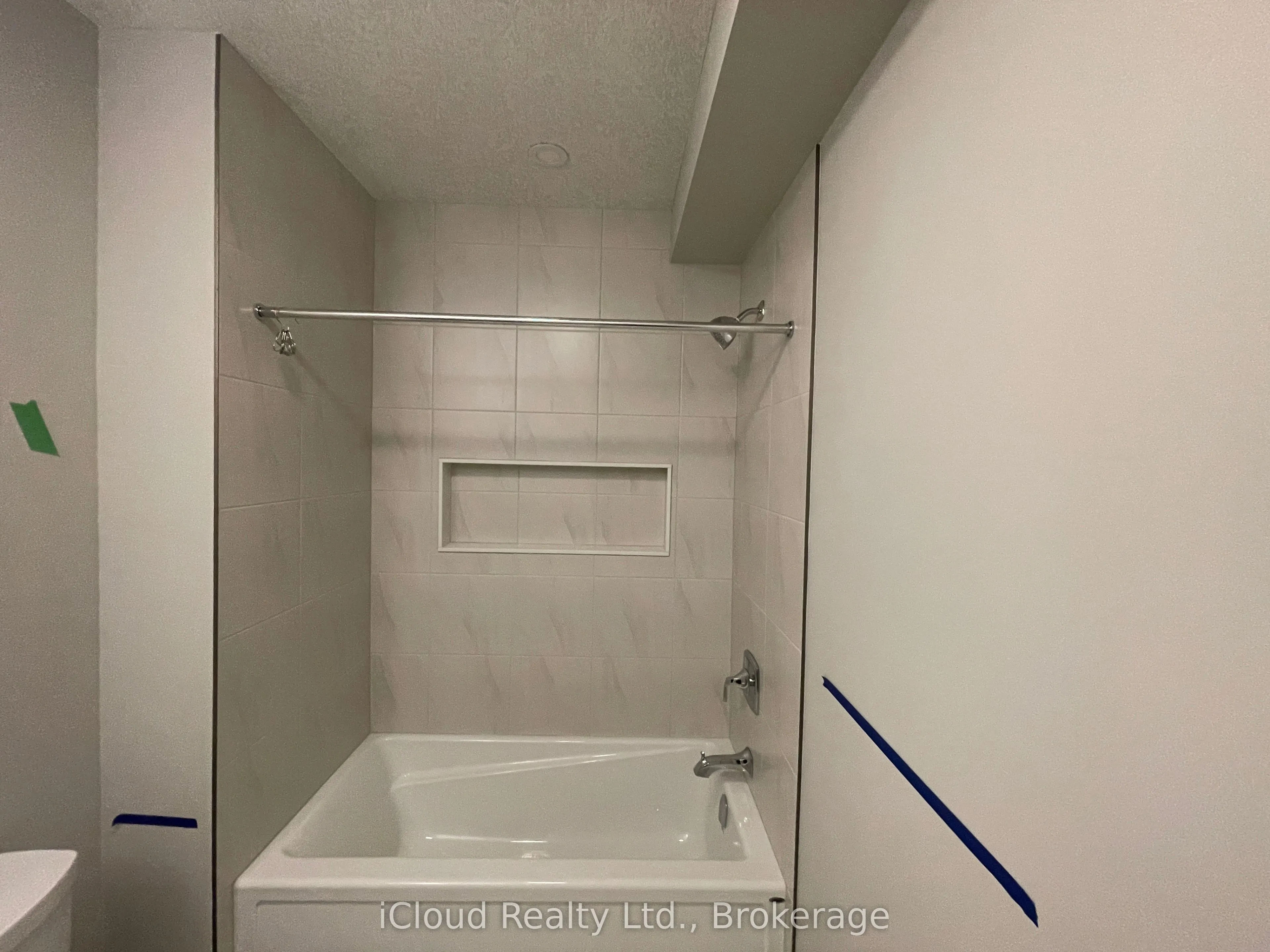 27 Hollybrook Trail, #Lower