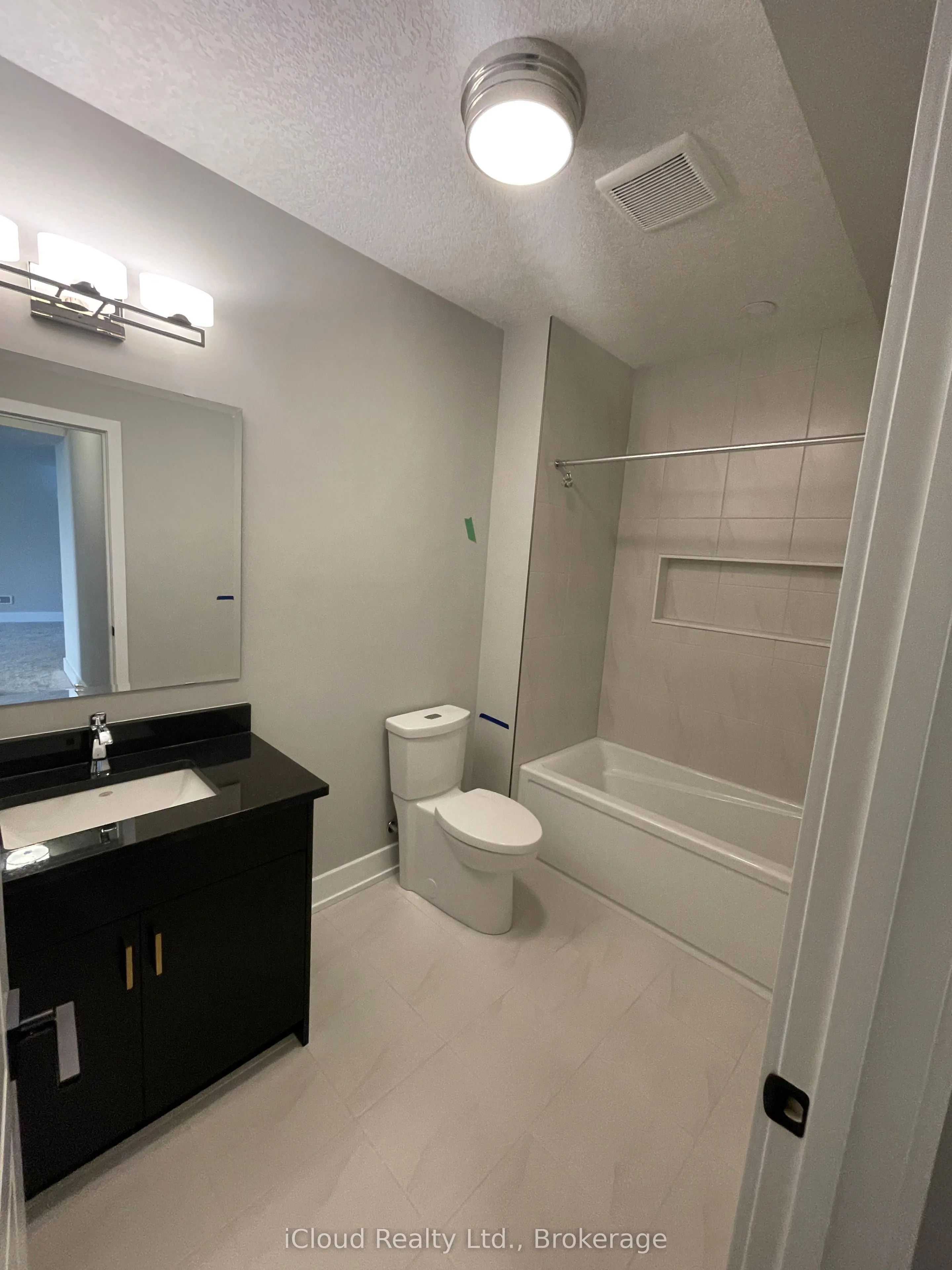 27 Hollybrook Trail, #Lower