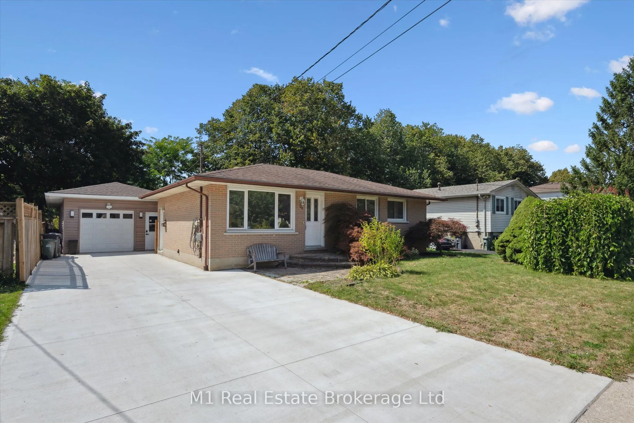 16 Hastings Boulevard