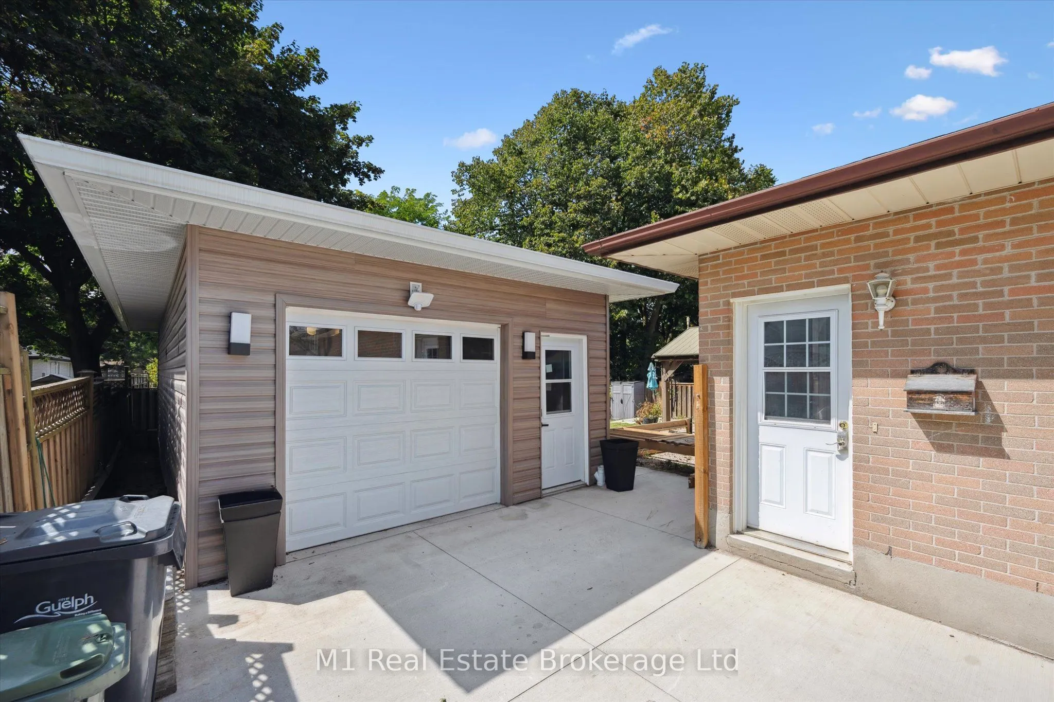16 Hastings Boulevard