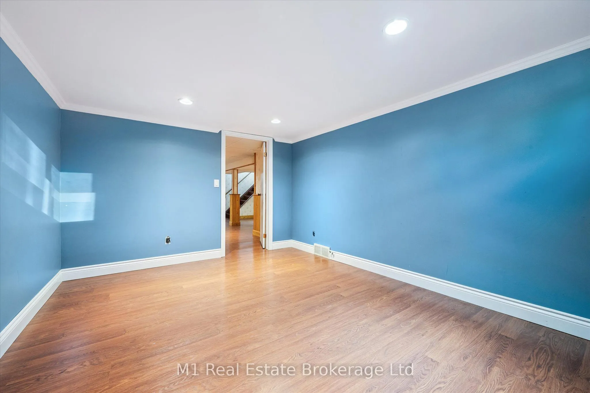 16 Hastings Boulevard