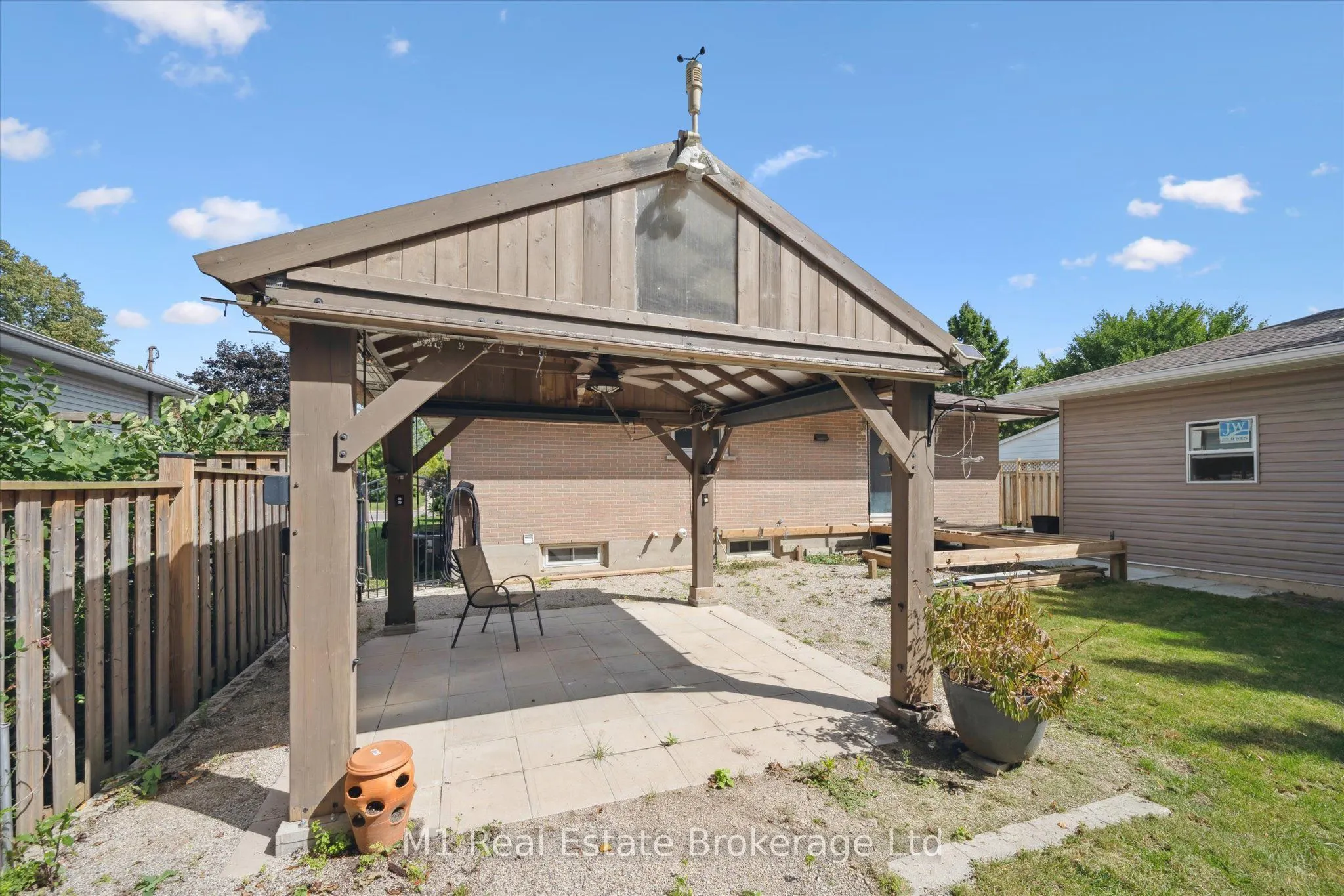 16 Hastings Boulevard