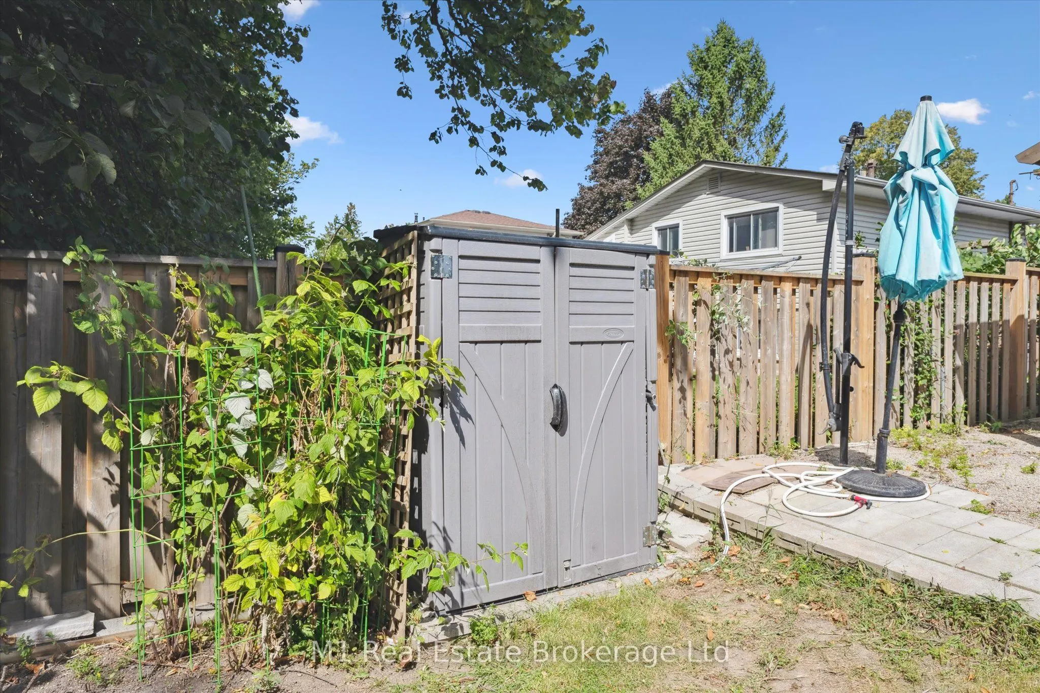 16 Hastings Boulevard