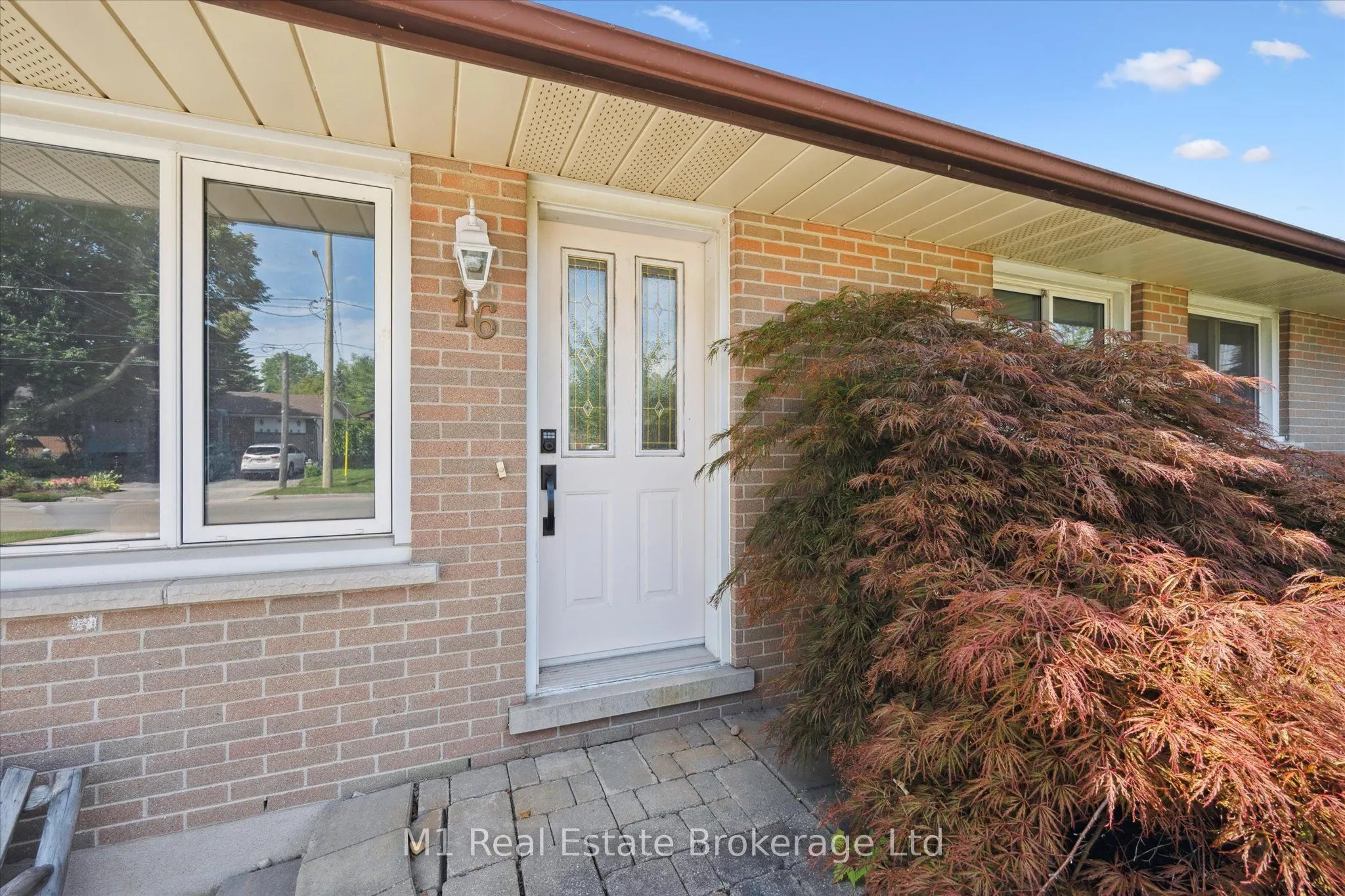 16 Hastings Boulevard