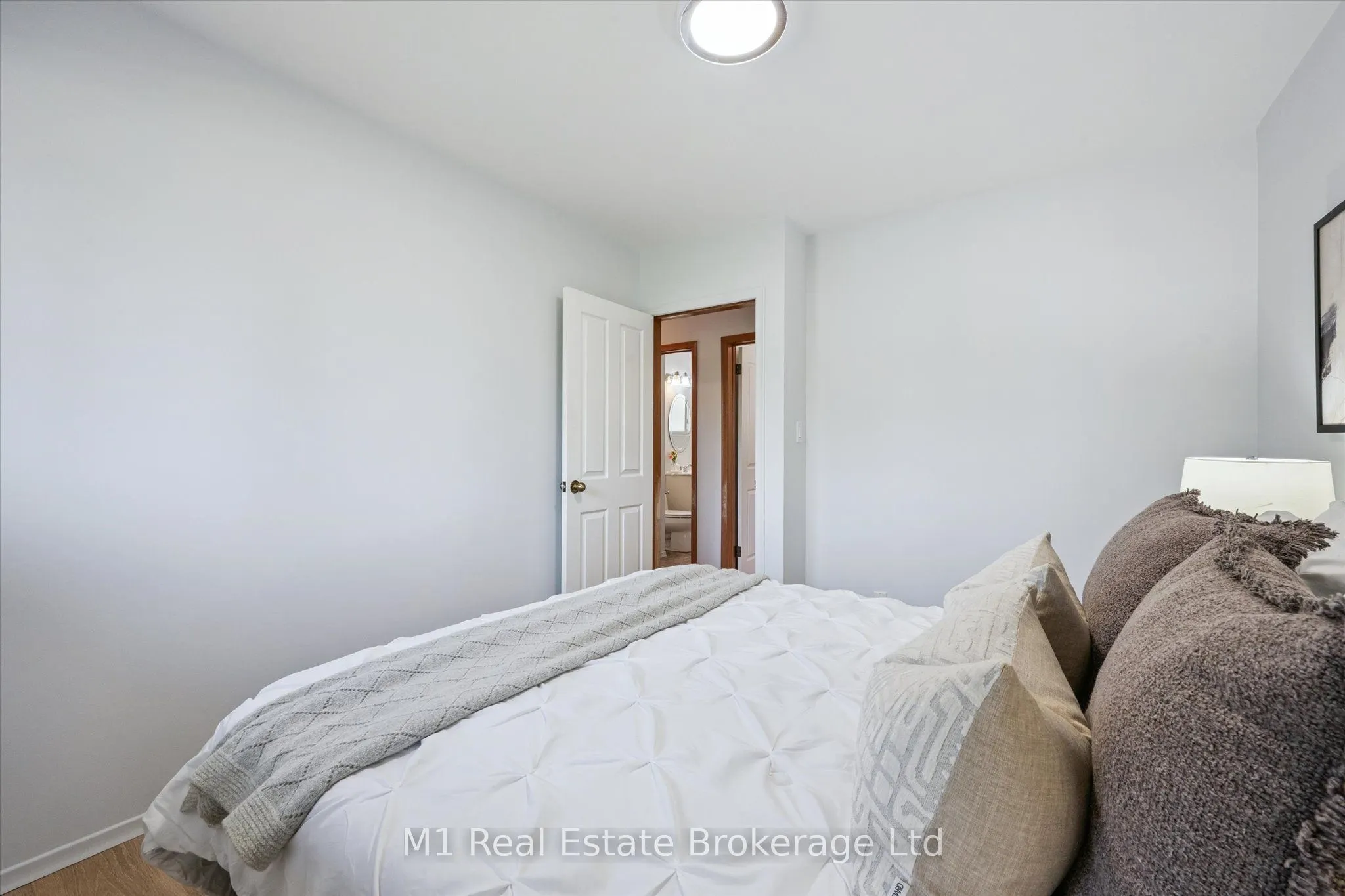 16 Hastings Boulevard