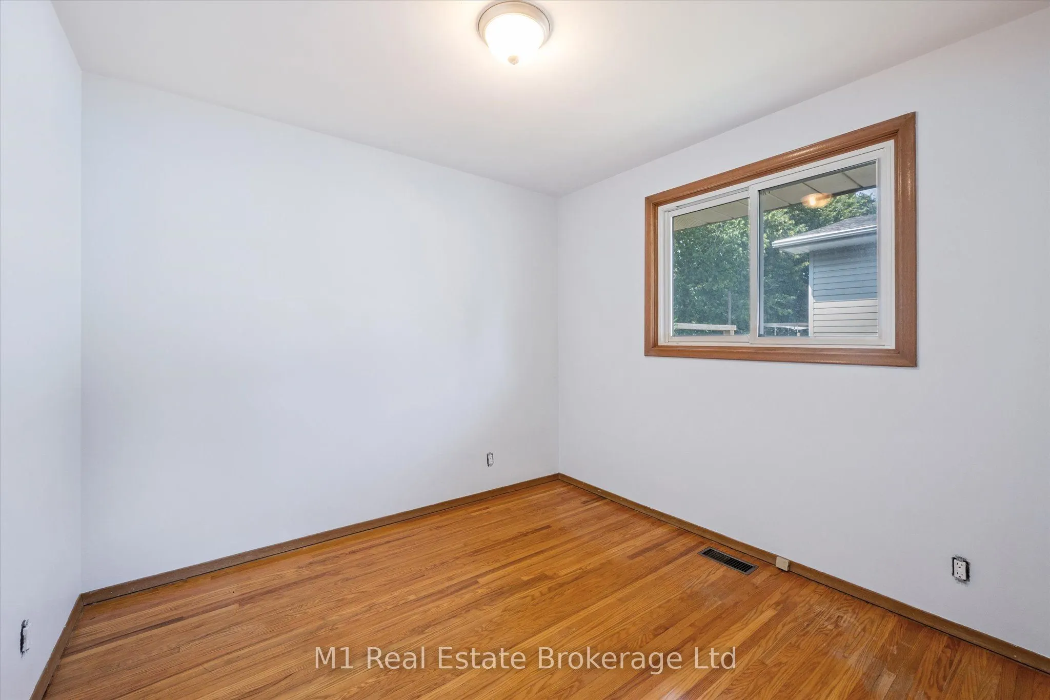 16 Hastings Boulevard