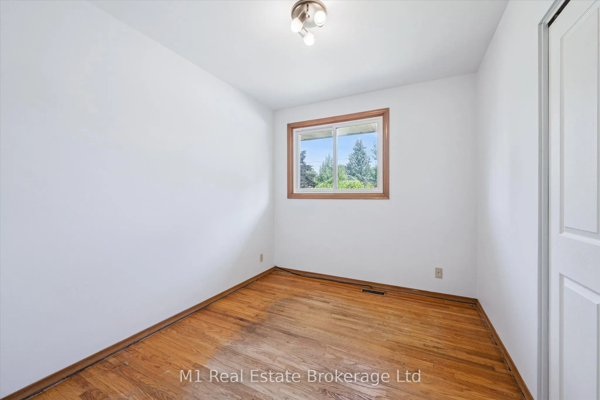 16 Hastings Boulevard
