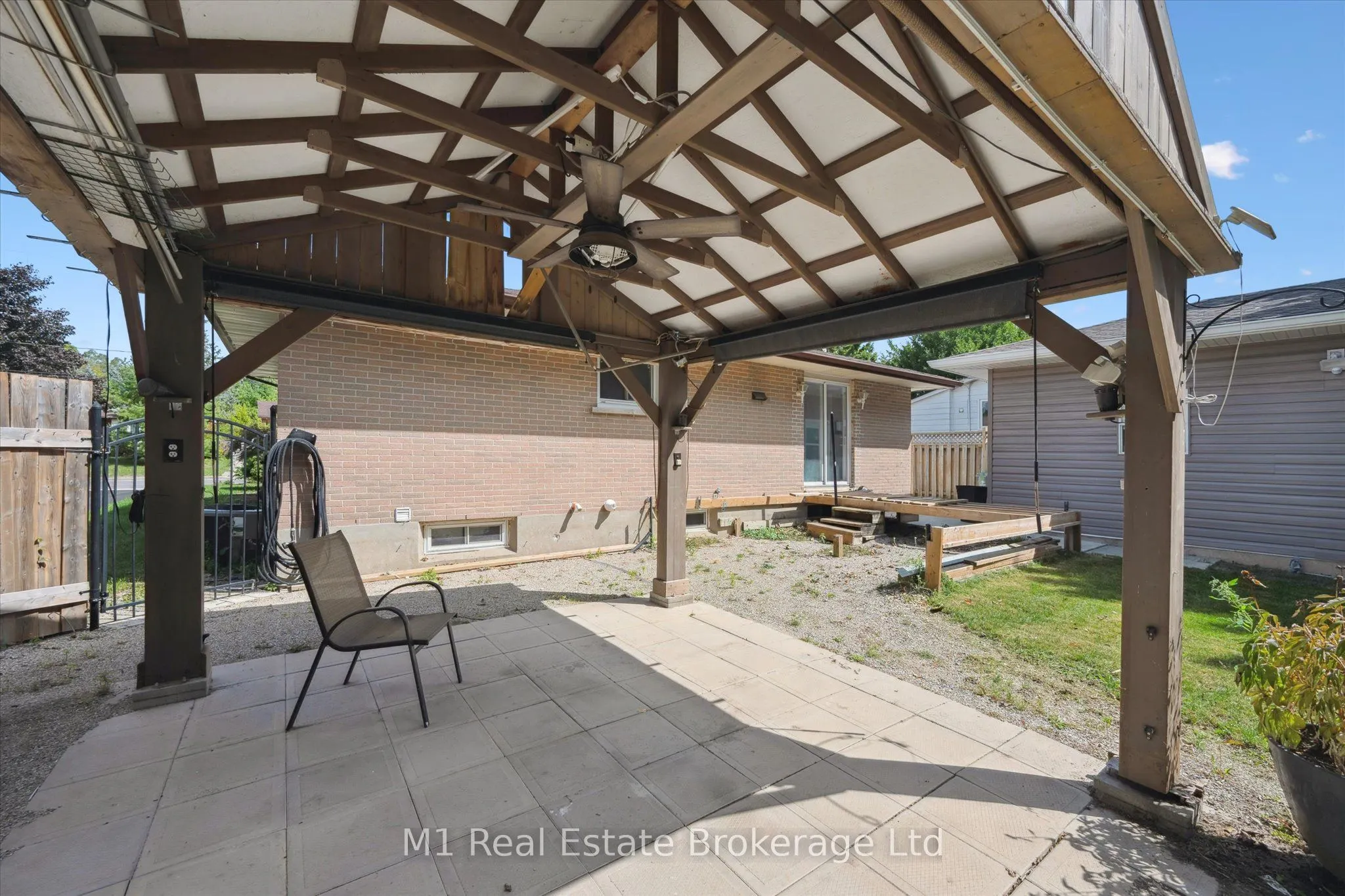 16 Hastings Boulevard