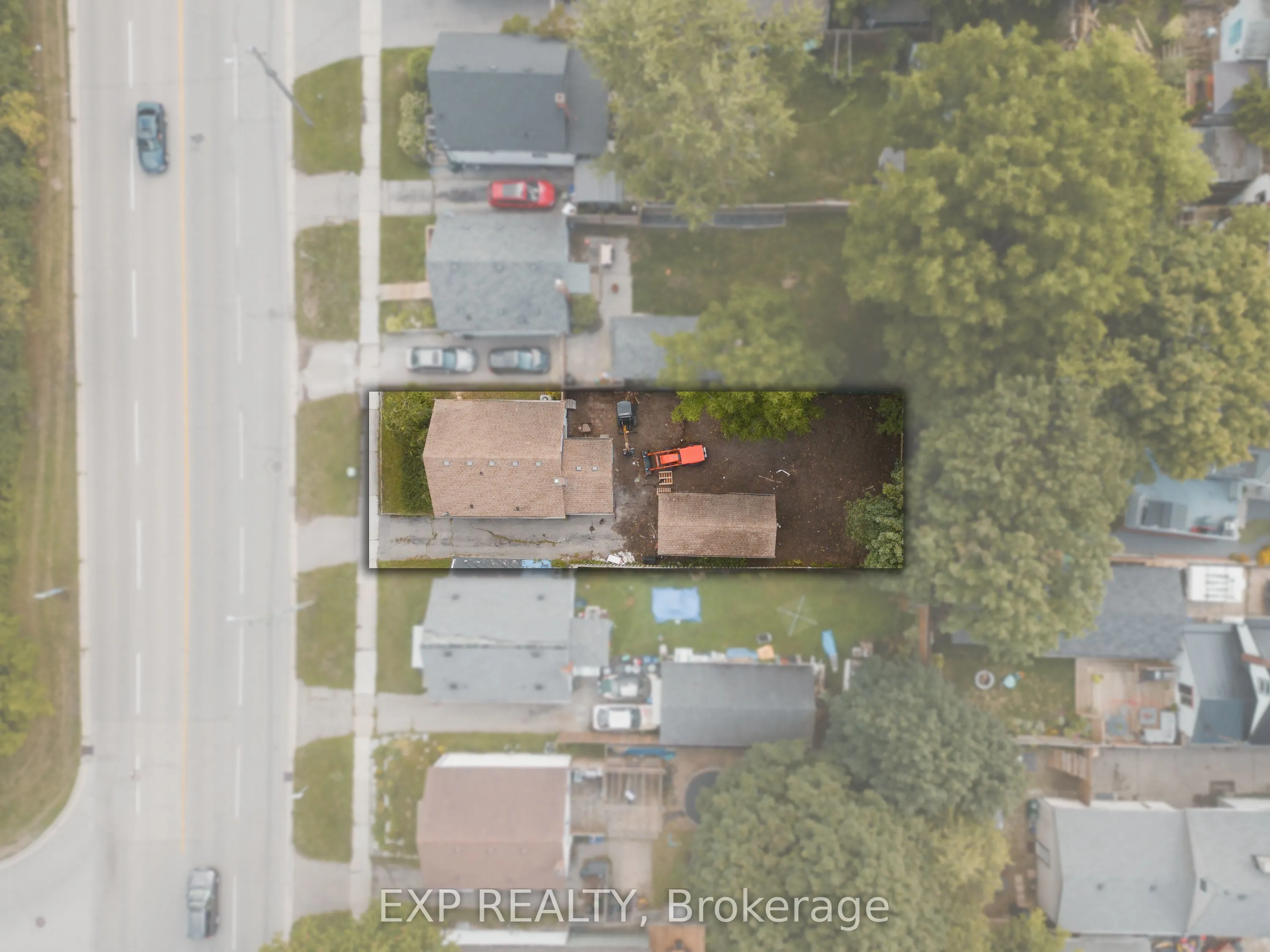 563 Wellington Street N