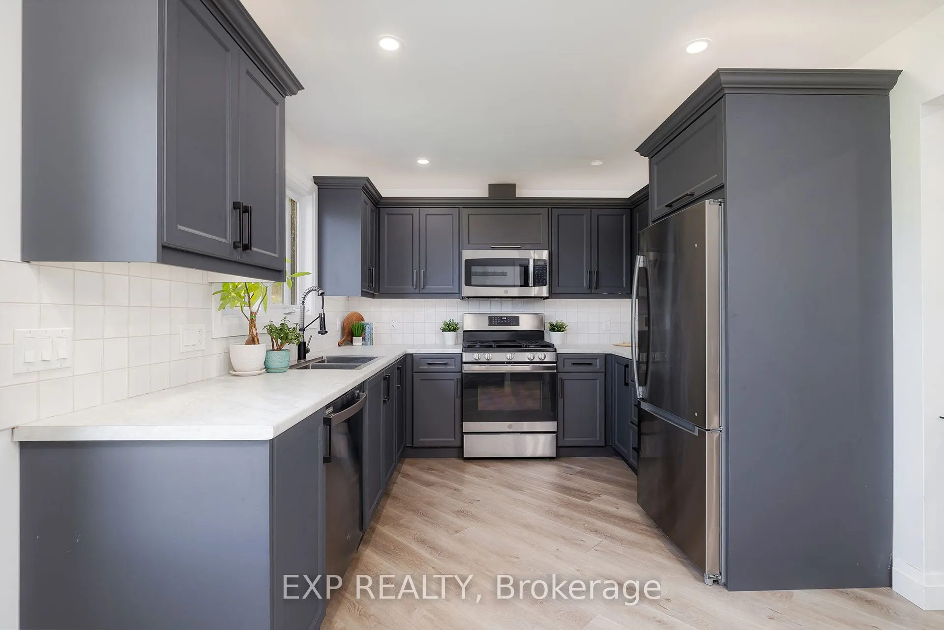 401250 Grey 4 Road