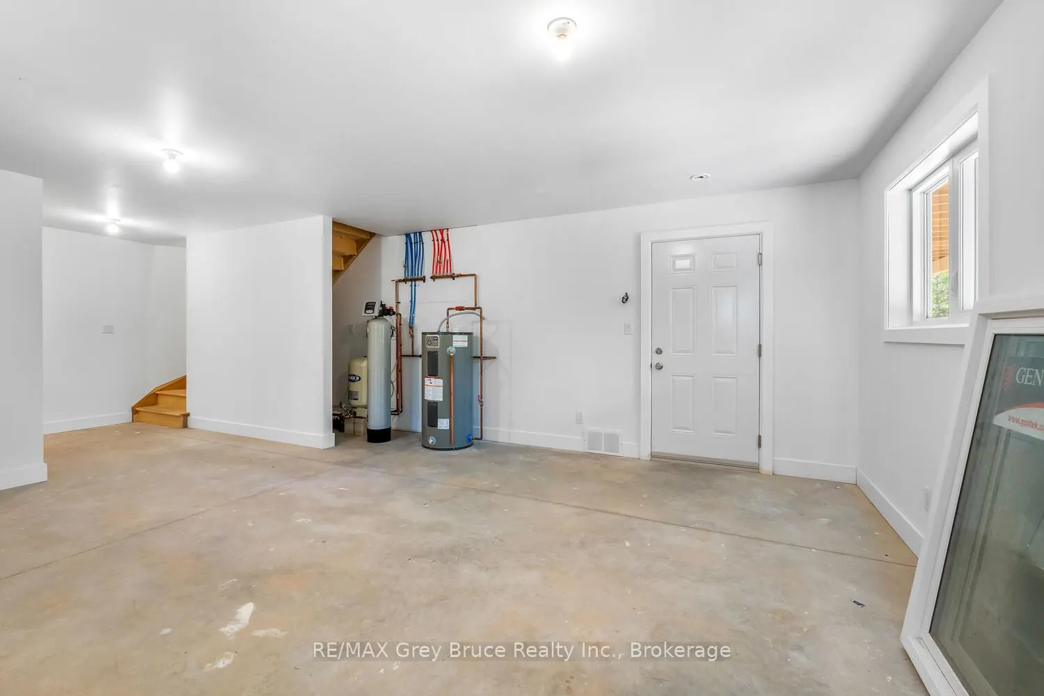 38 Bay Shore Avenue S