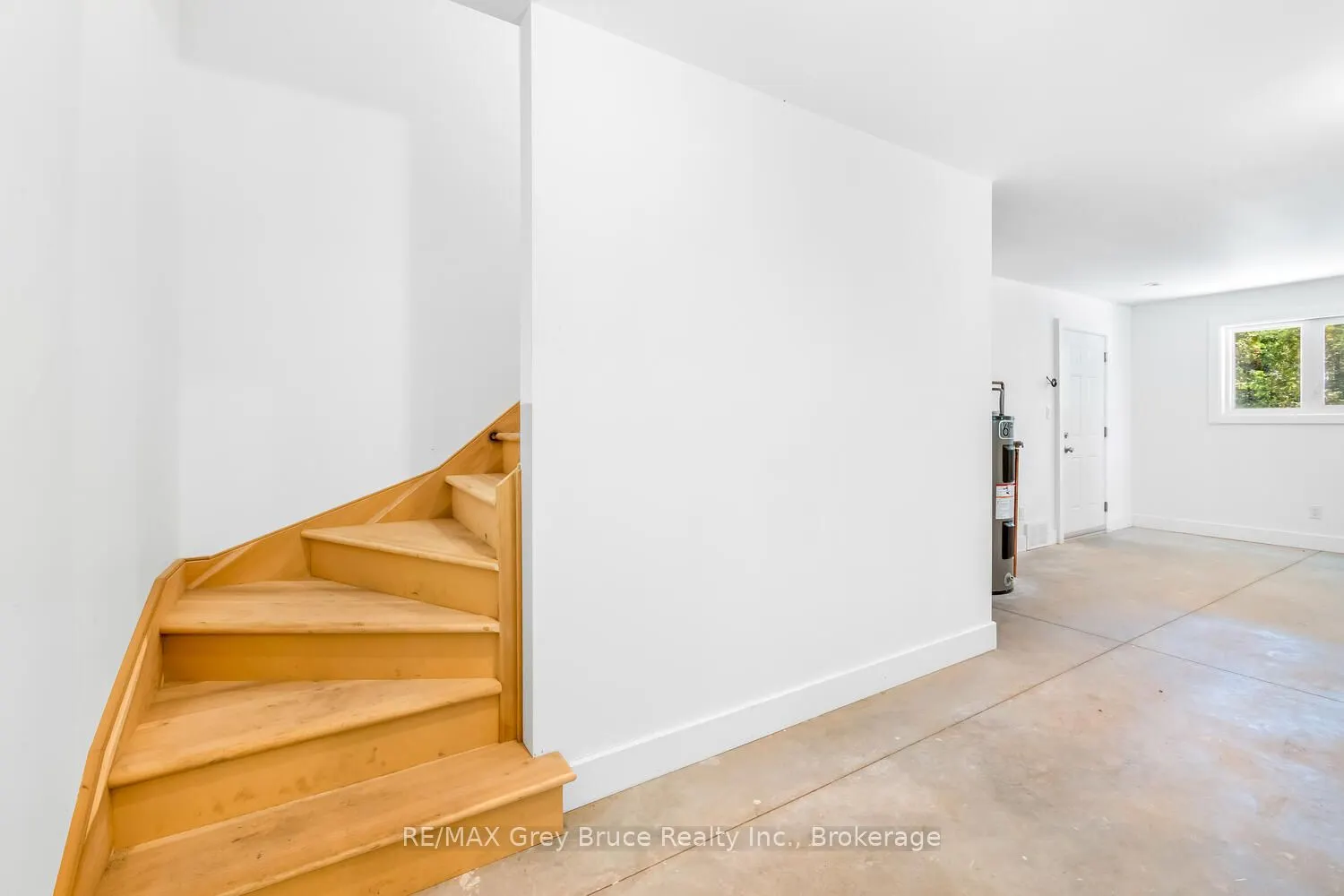 38 Bay Shore Avenue S