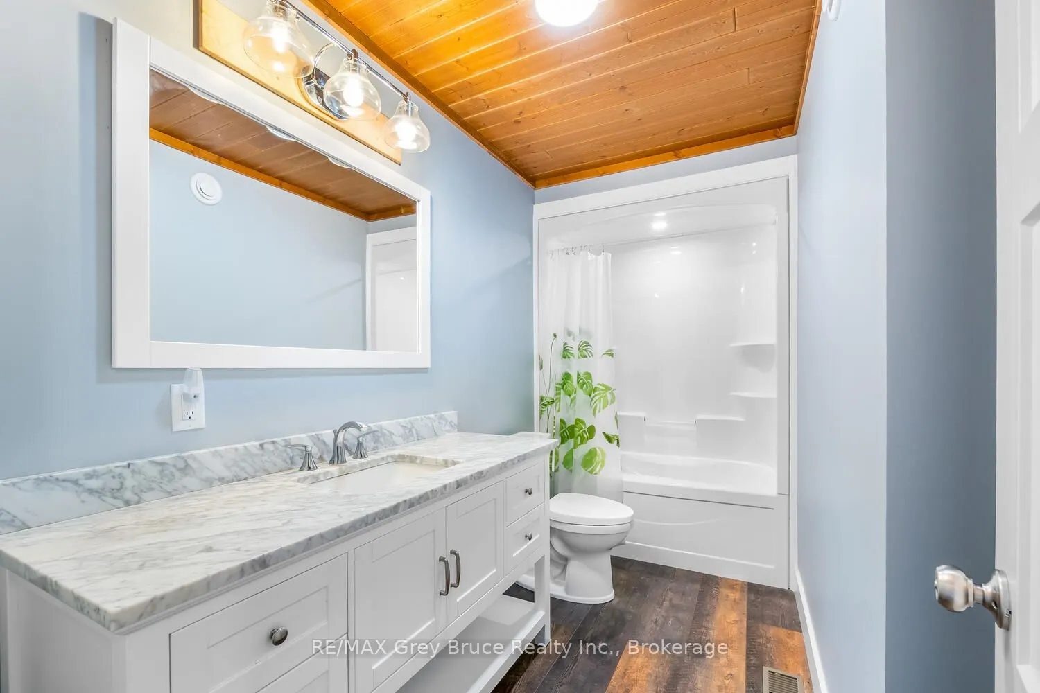 38 Bay Shore Avenue S