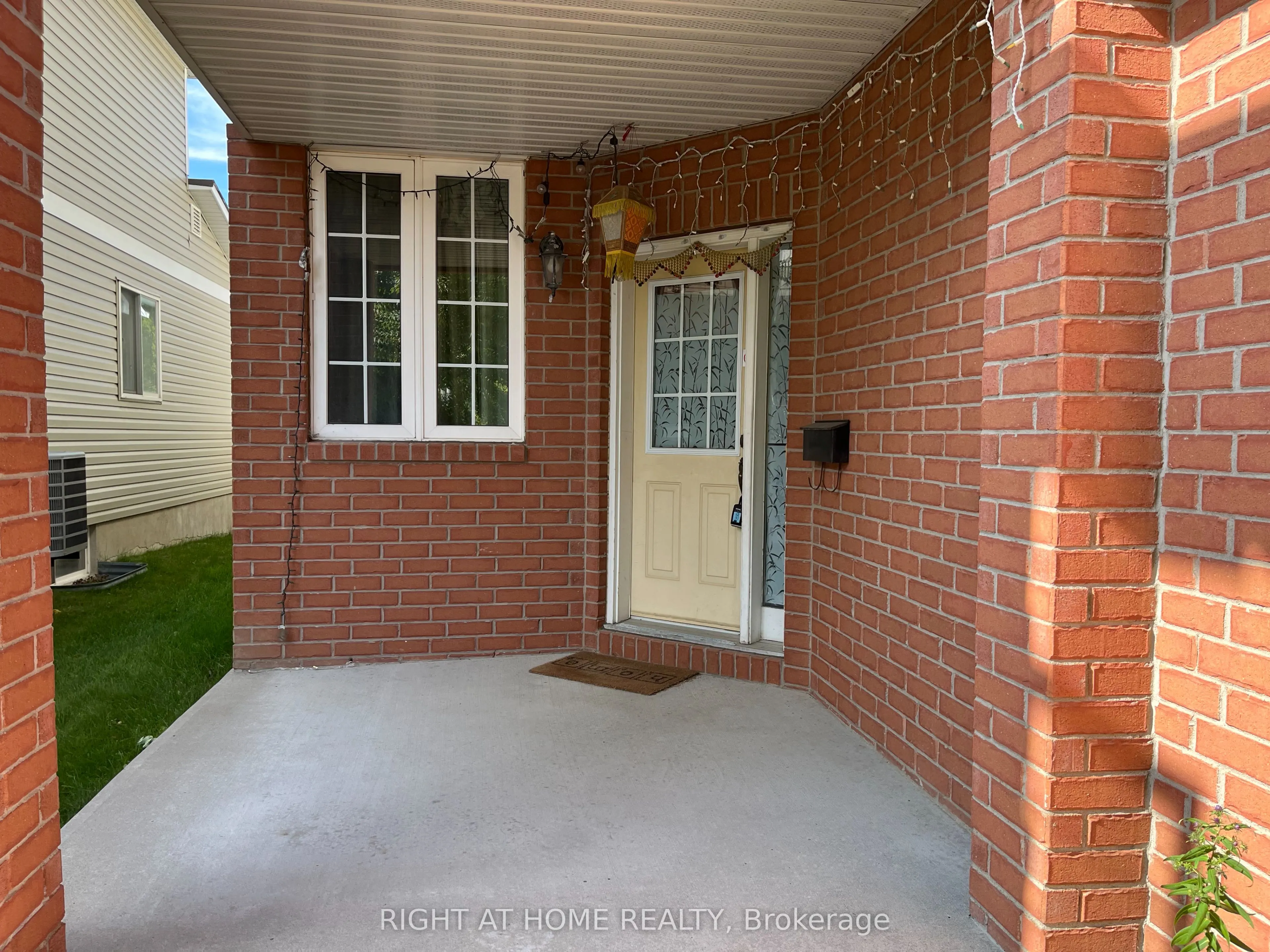 270 DEERCROFT Avenue