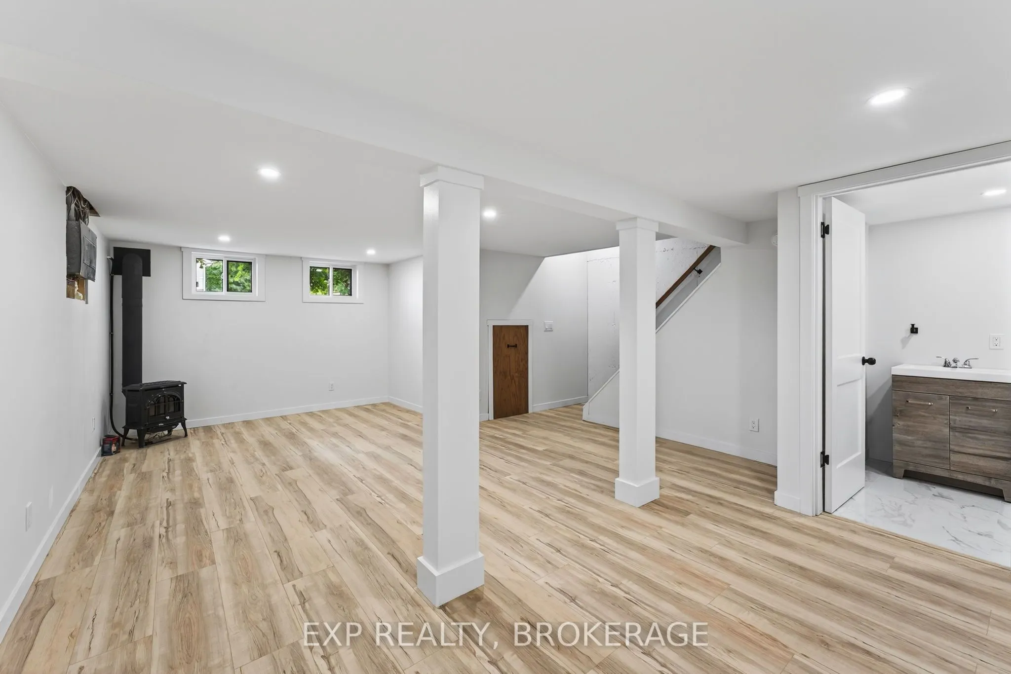 834 CEDARWOOD Drive