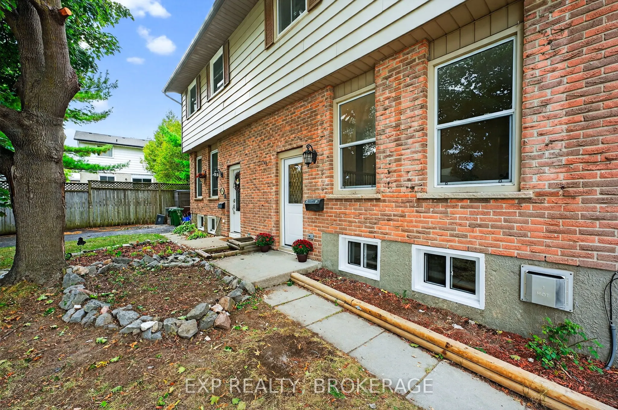 834 CEDARWOOD Drive
