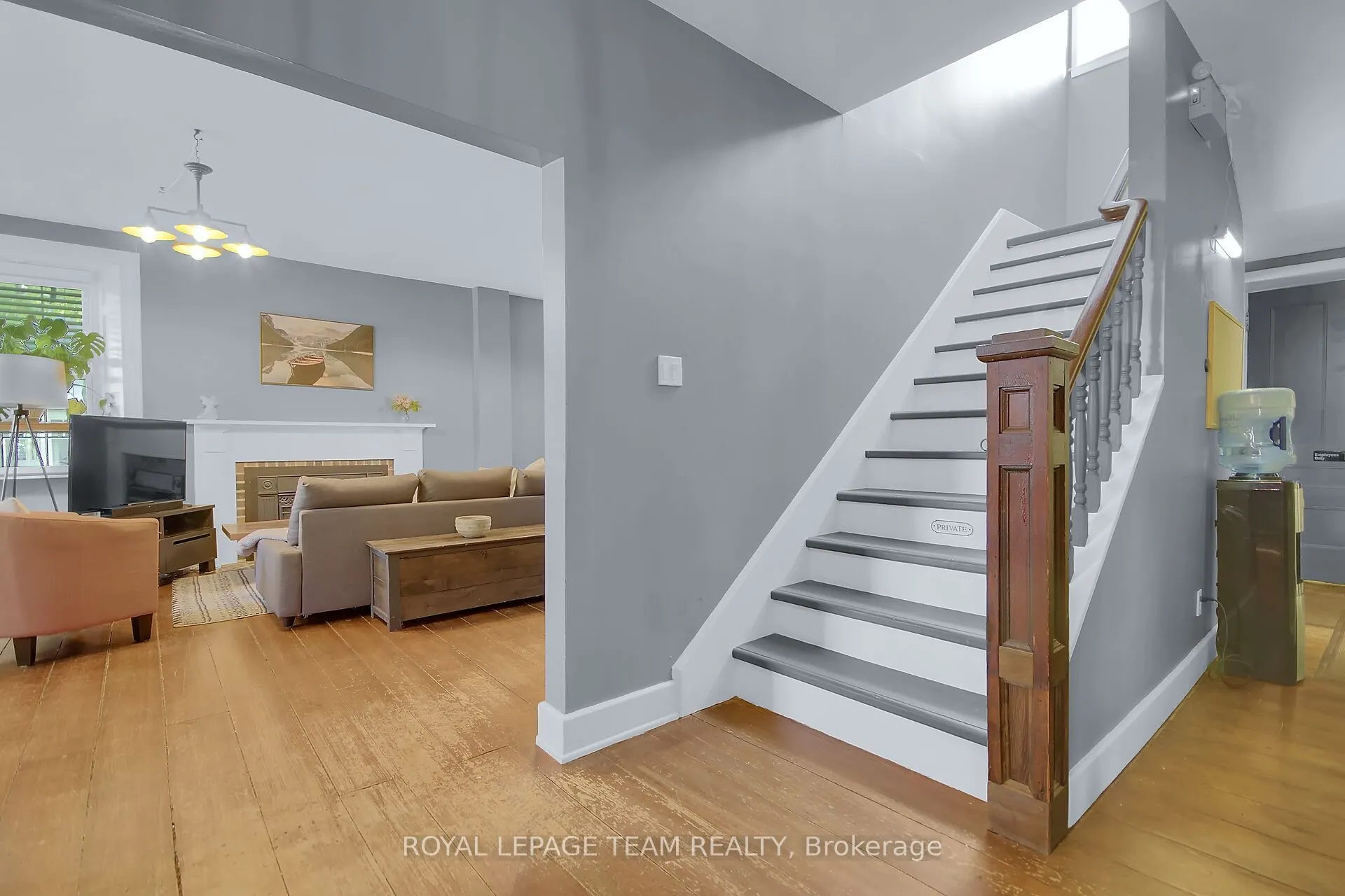 6 Spencer Street S