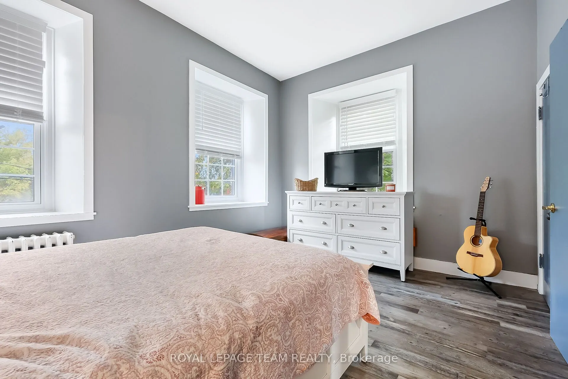6 Spencer Street S