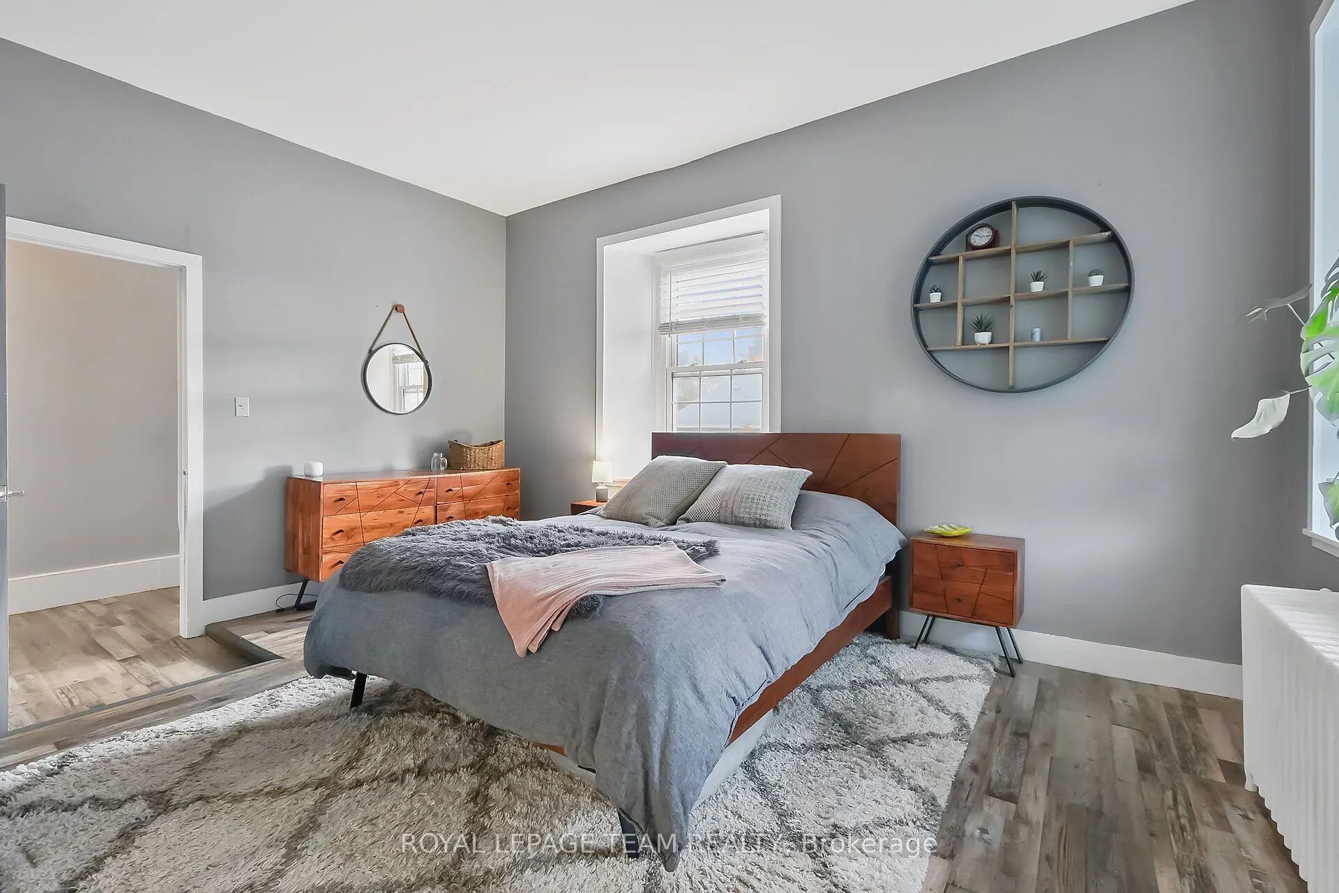 6 Spencer Street S